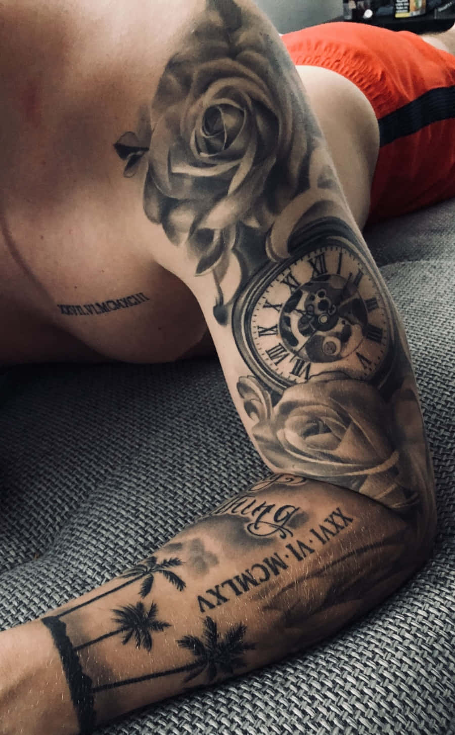 Roos en Klok Man Tatoeëer Arm Prent Muurpapier