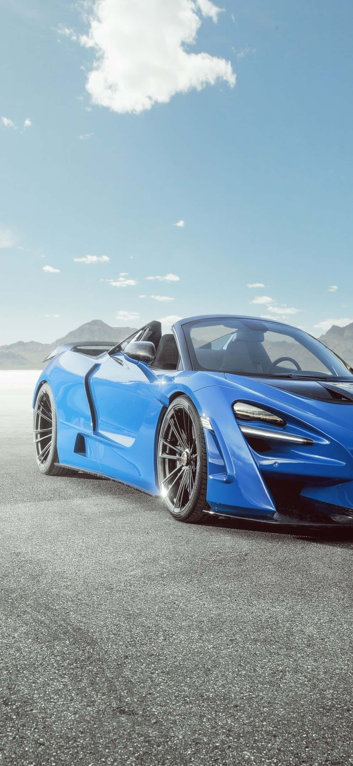 Ry Stylvol Deur Die Strat Met Die iPhone Xs Mclaren 720s Muurpapier