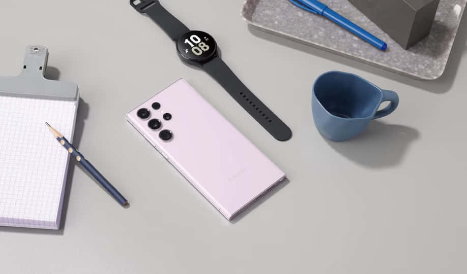 Samsung S23 Ultra pienk werkspasie-opstelling Muurpapier