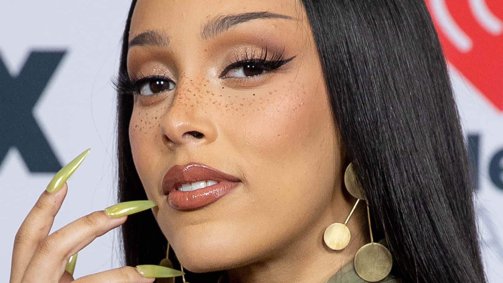 Sanger-liedjieskrywer Doja Cat Muurpapier