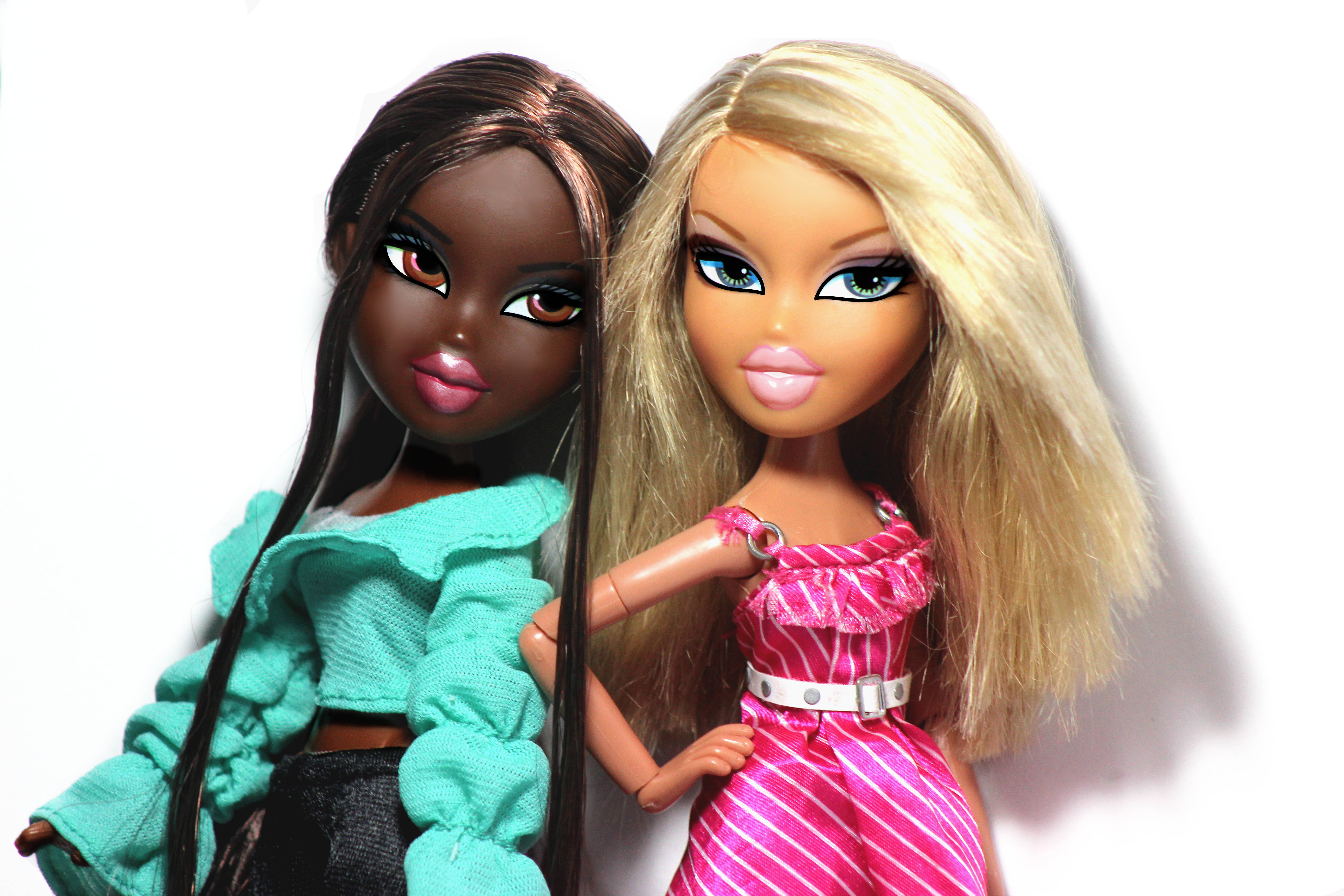 Sasha Bratz Estetiese Poppe Muurpapier