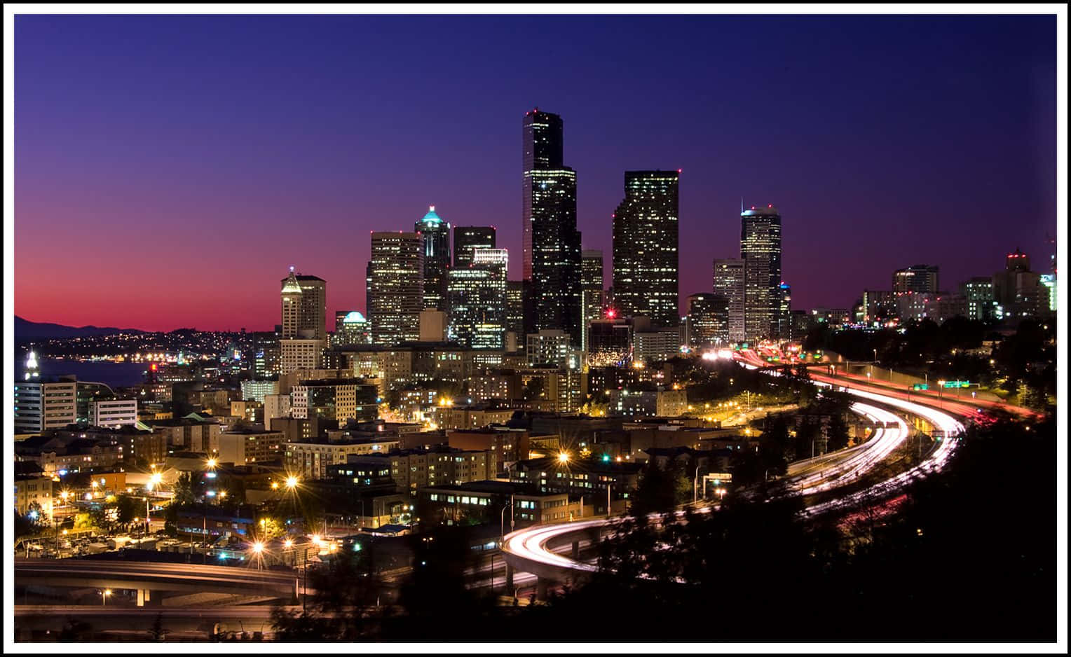 Seattle HD Donkerpers Muurpapier