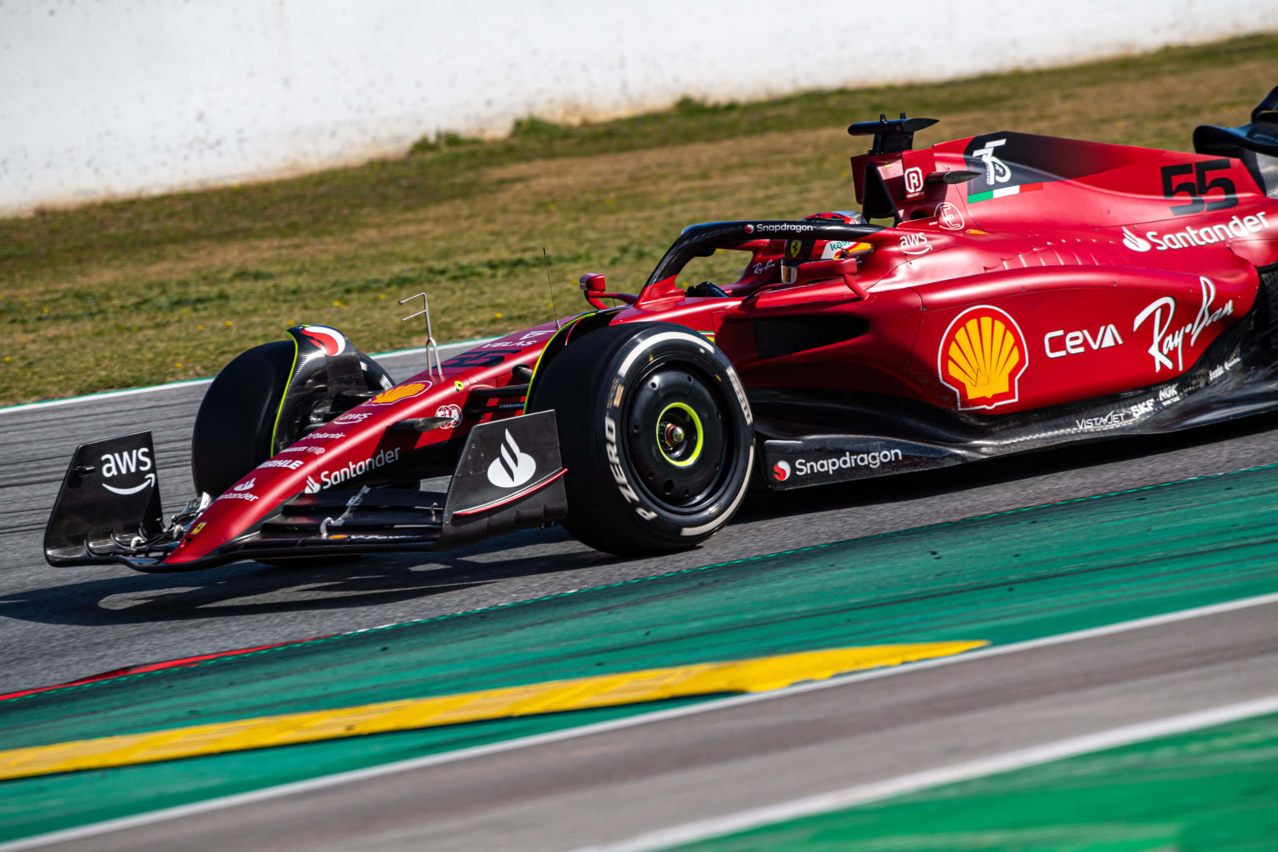 Sebastian Vettel seëvierend op die podium by die 2017 Monaco Grand Prix Muurpapier