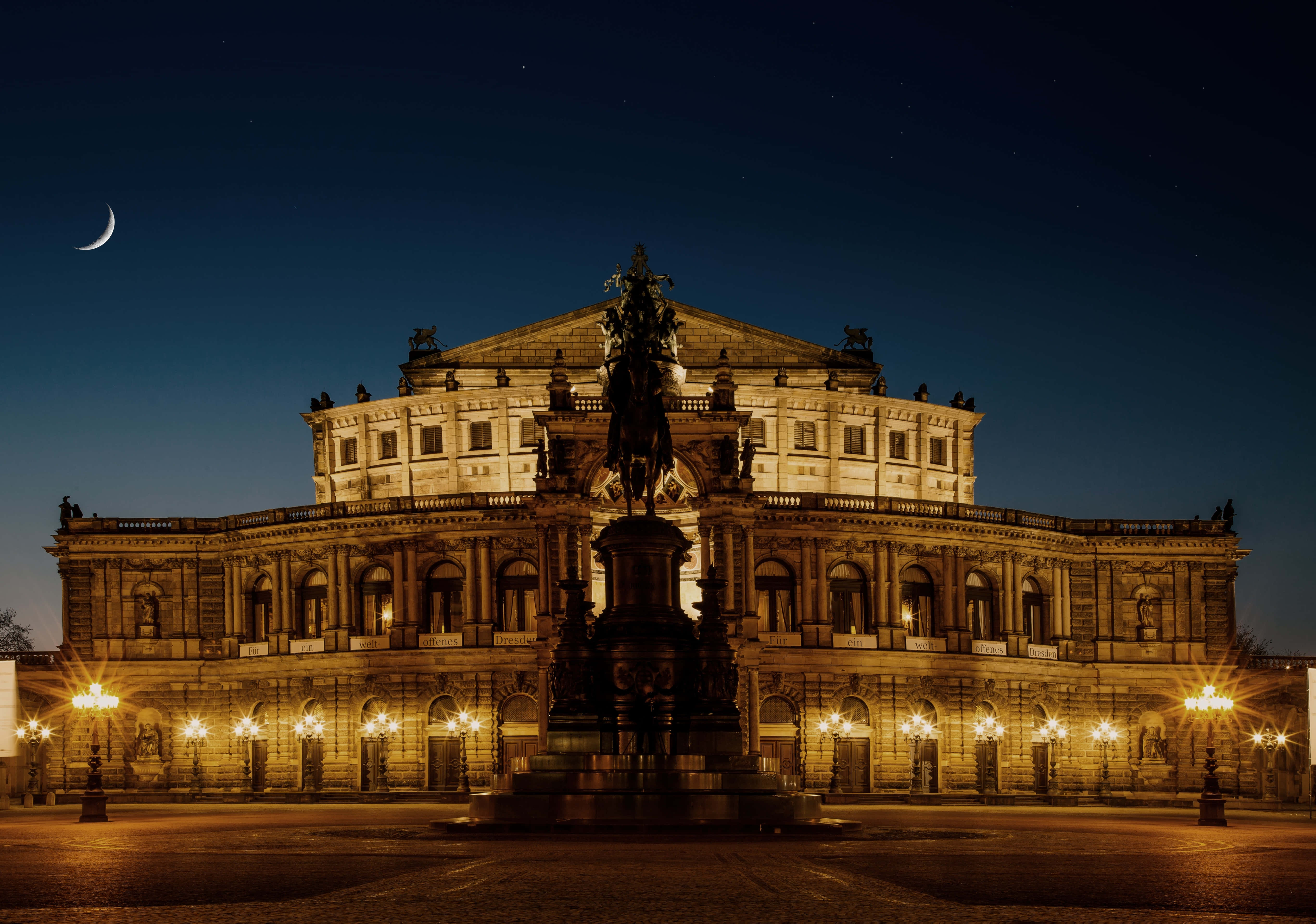 Semperoper Operahuis Met Maan Prent Muurpapier
