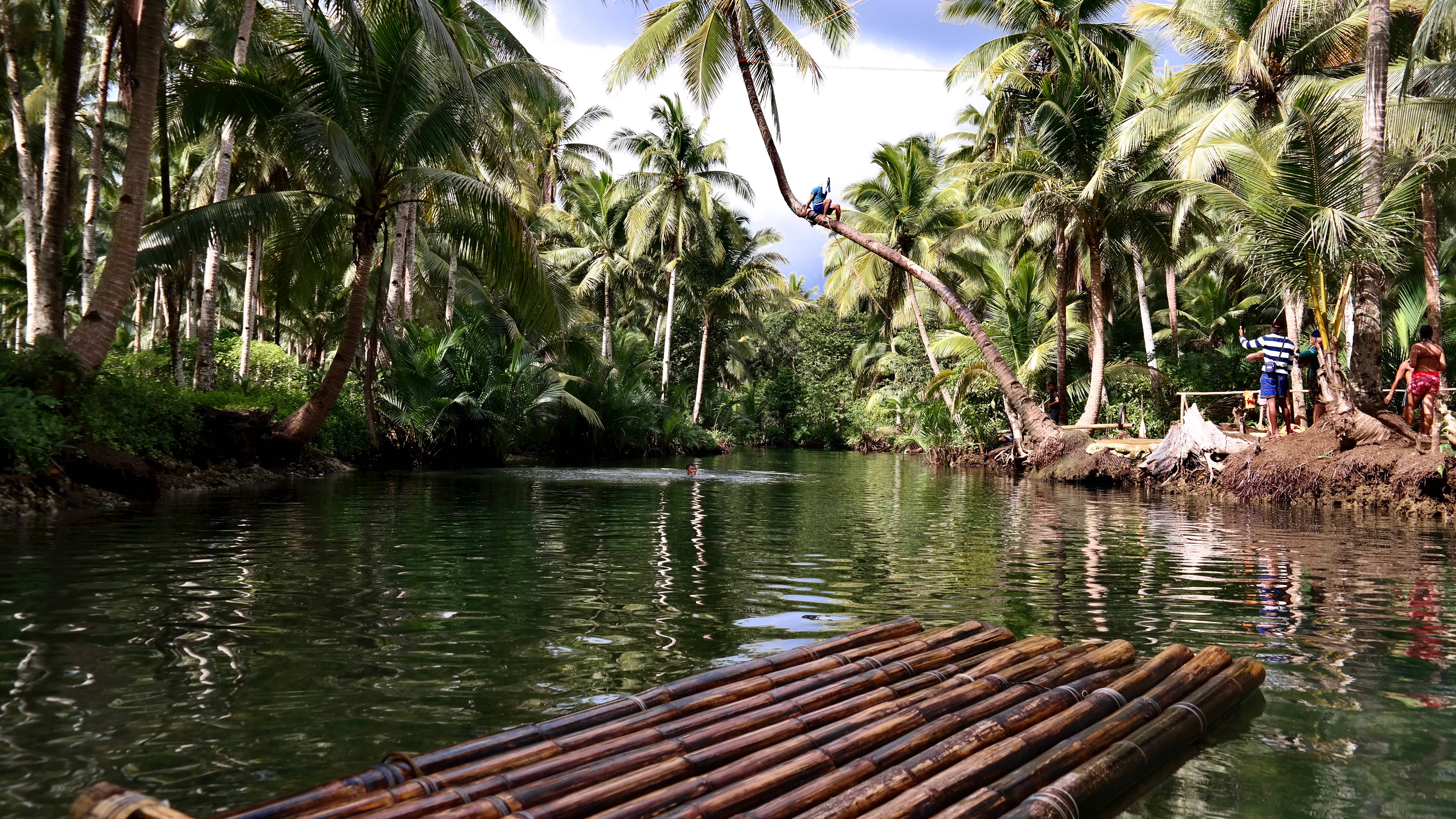 Siargao-eiland Maasin-rivier Vlot Muurpapier
