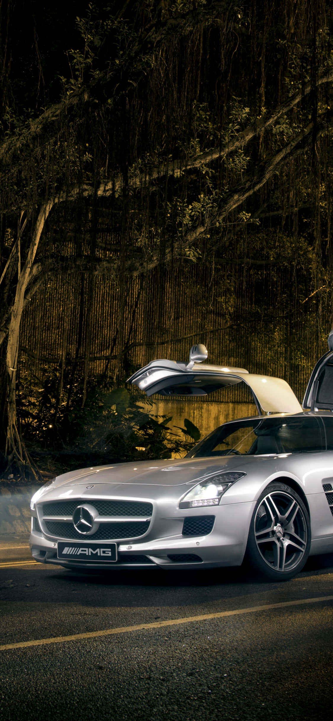 Silwer iPhone Xs Mercedes Amg Agtergrond Muurpapier