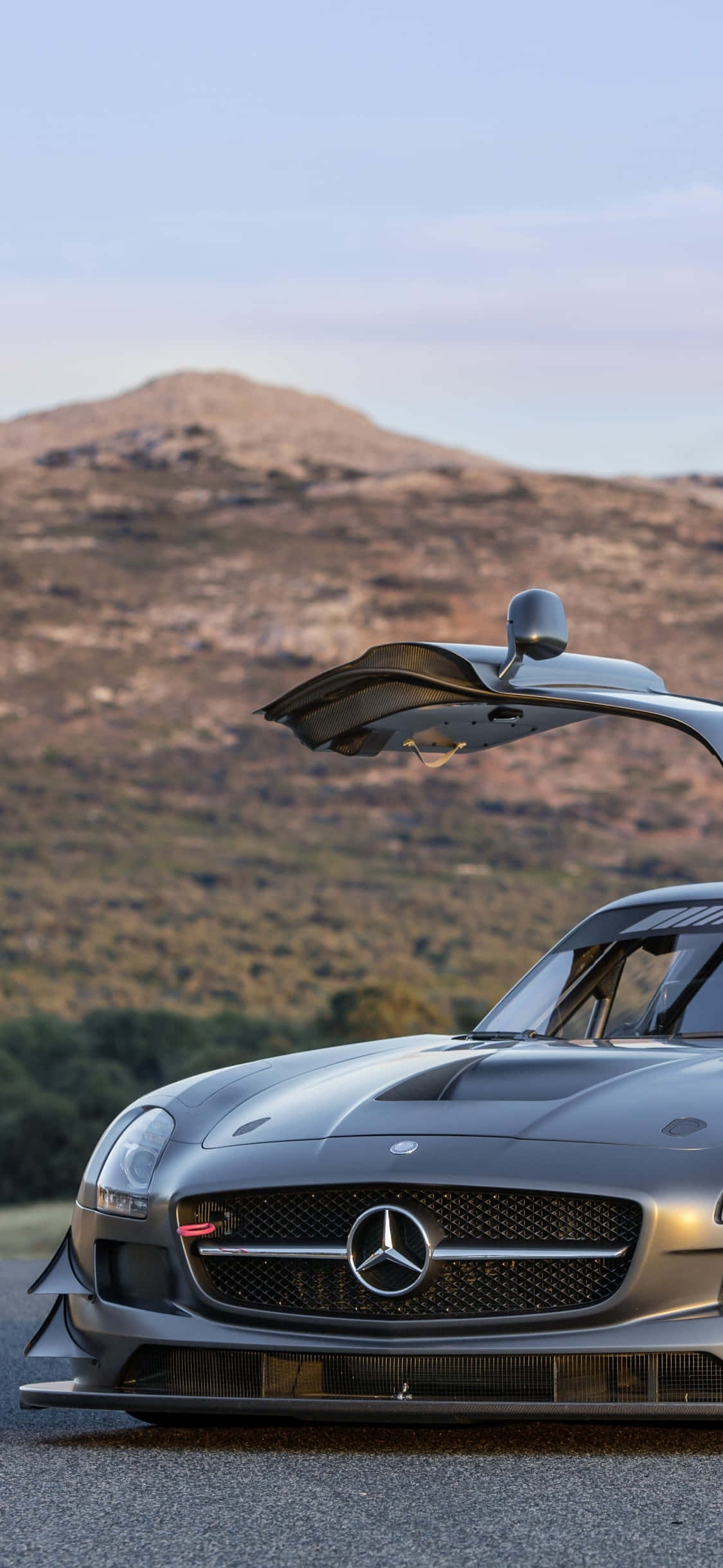 Silwer Meeudeur iPhone Xs Mercedes Amg Agtergrond Muurpapier