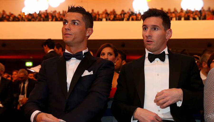 Sittende Messi en Ronaldo 4K Muurpapier