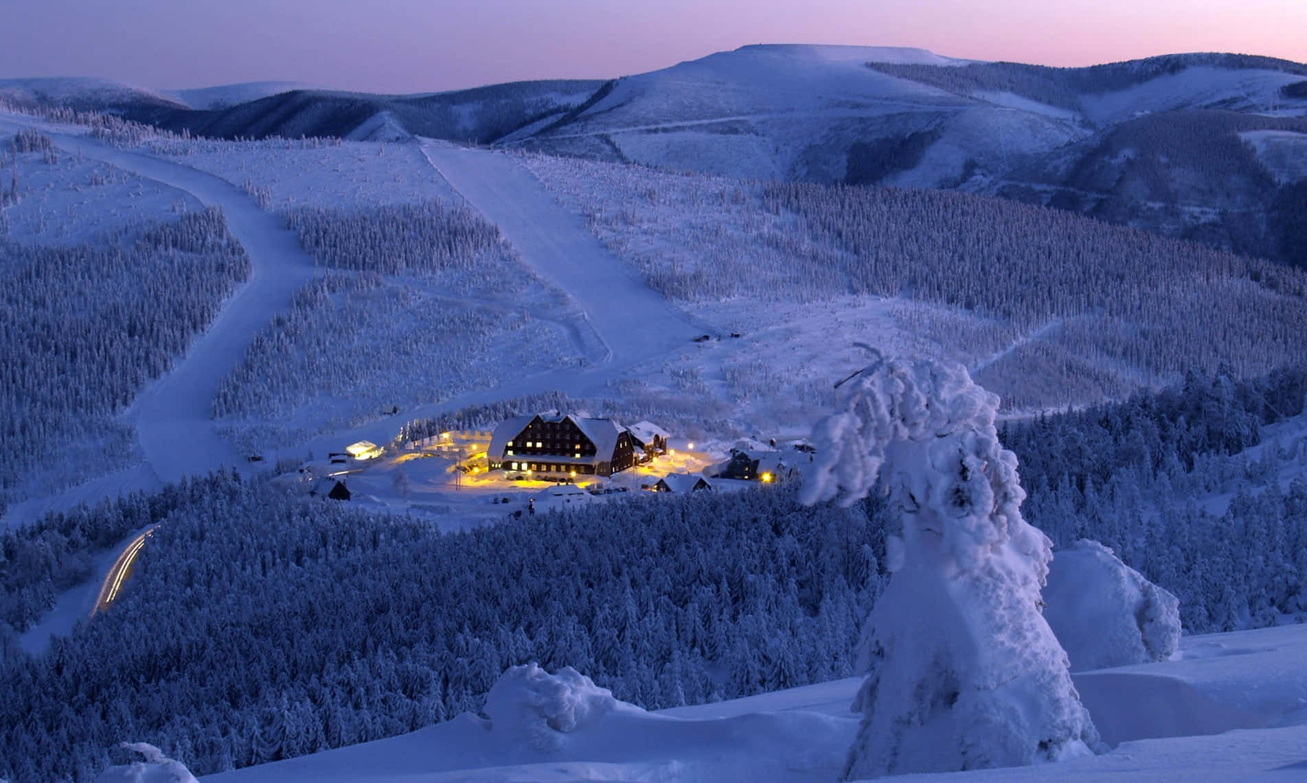 Ski-oord Winter Wonderland Bureaublad Muurpapier