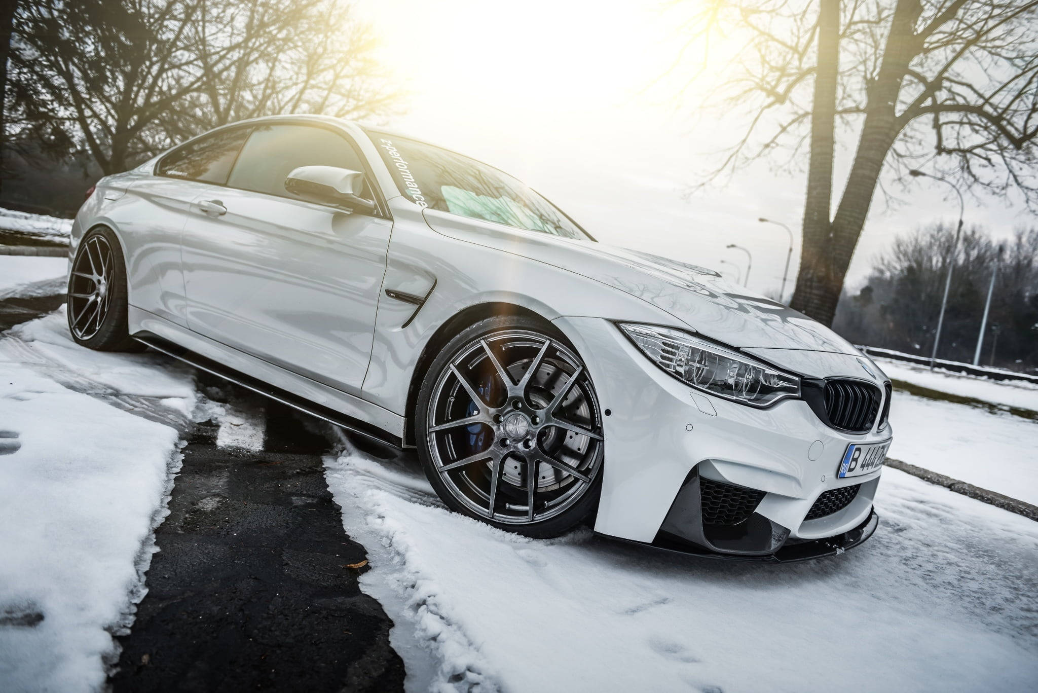 Skoon Wit M4 BMW-skootrekenaar Muurpapier