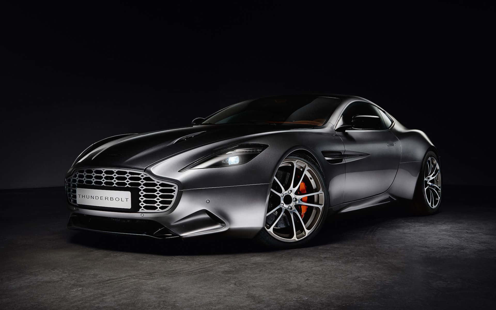 Slanke en kragtige Aston Martin Vanquish Muurpapier