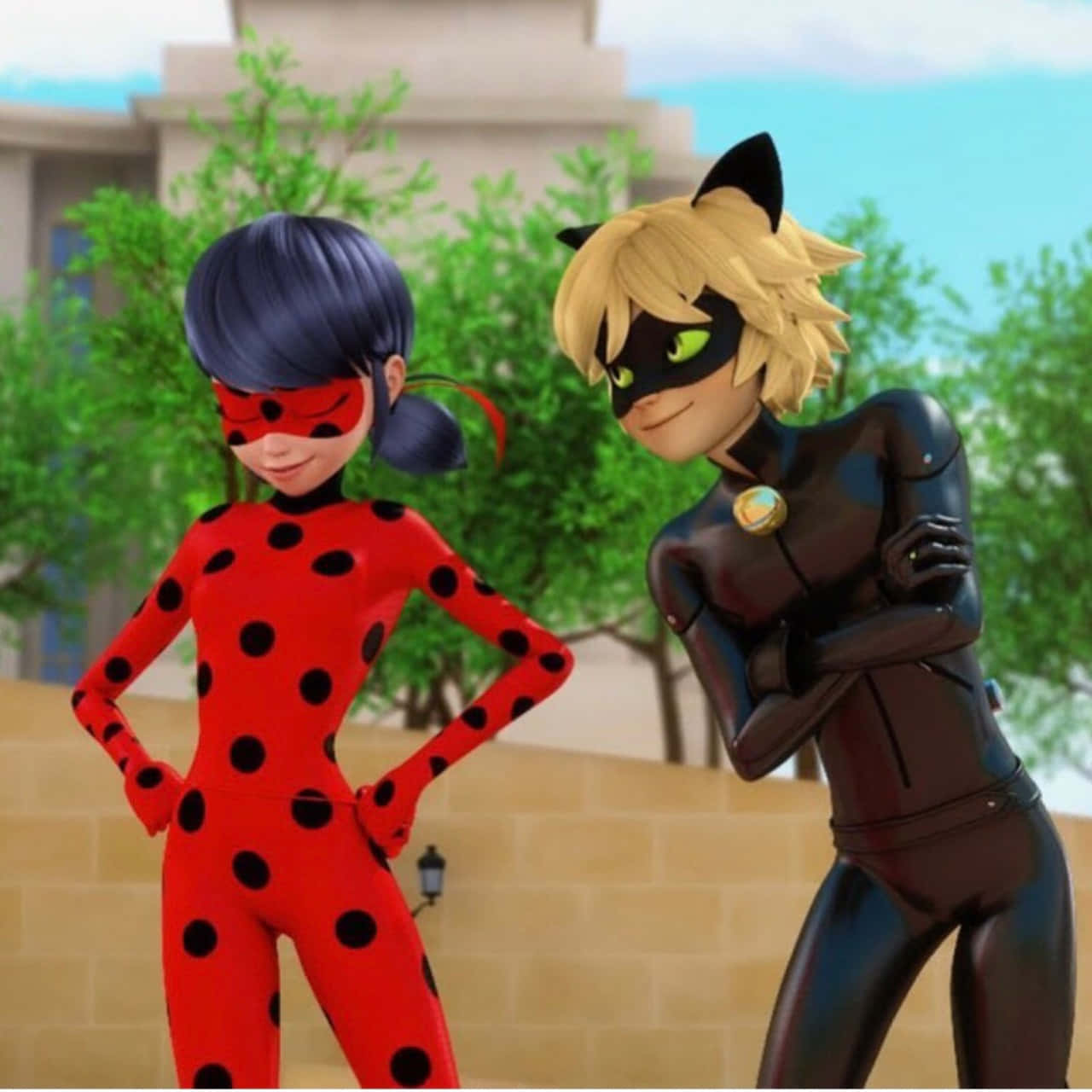 Snaakse Miraculous Ladybug en Cat Noir wat stout is Prent Muurpapier