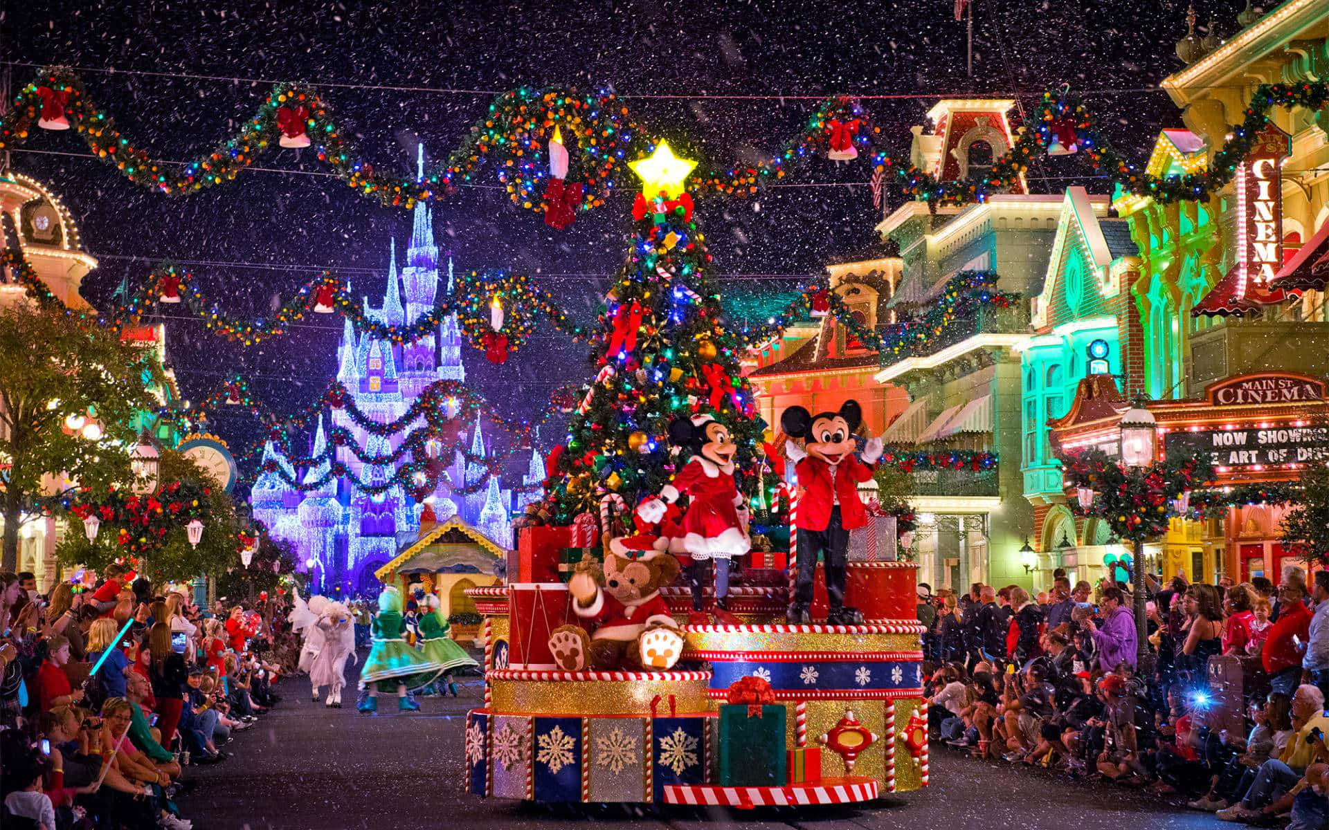 Sneeuagtige Winterwonderland saam met Mickey Mouse en Vriende Muurpapier
