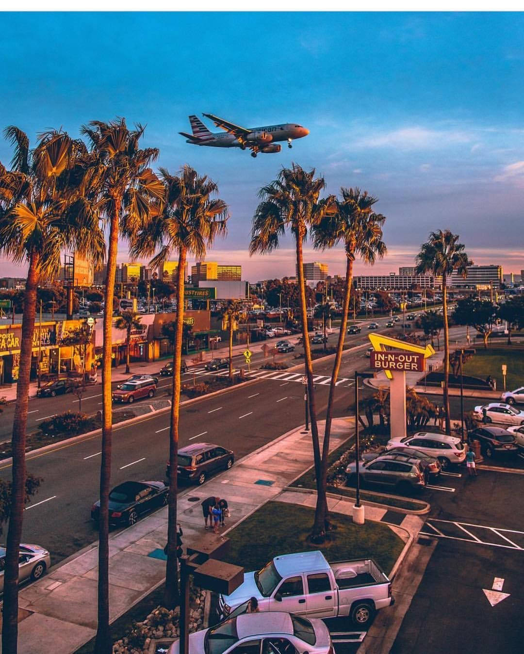 Sonsondergang oor Los Angeles Internasionale Lughawe (LAX) Muurpapier