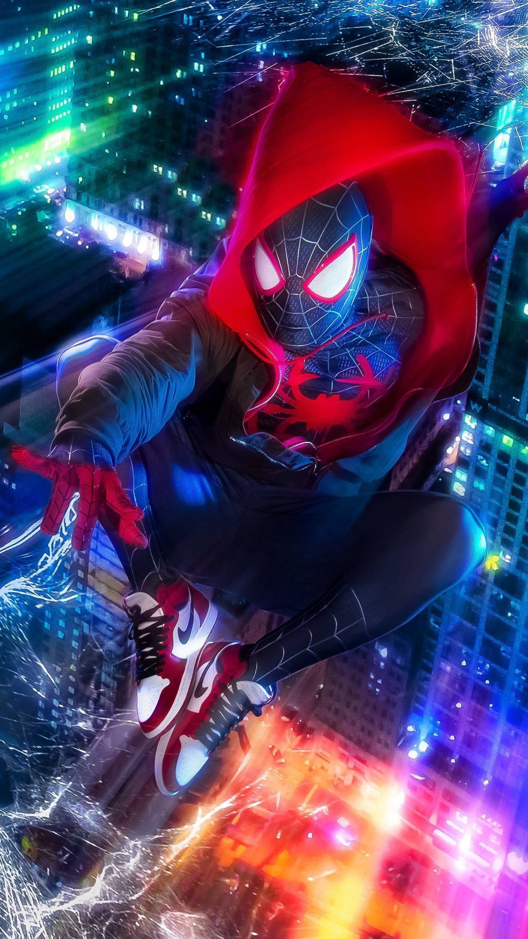 Spiderman blou bo-op hoë geboue met kleurvolle ligsplatsers.