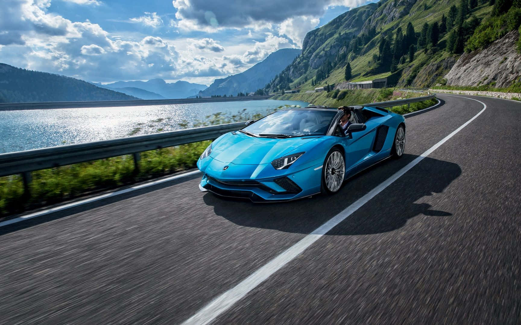 Sportie ligblou Lamborghini Aventador Muurpapier