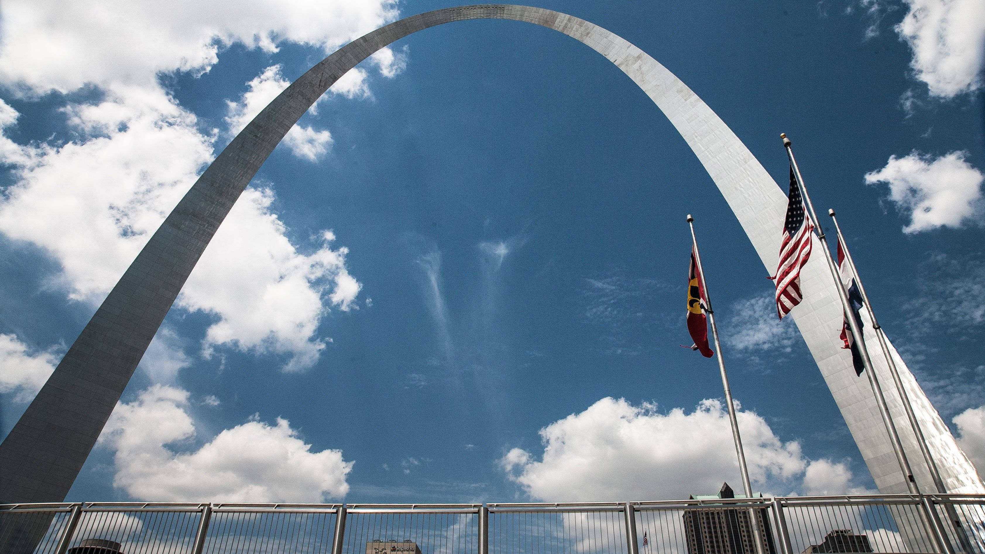 St. Louis-boog Amerikaanse Vlag Muurpapier