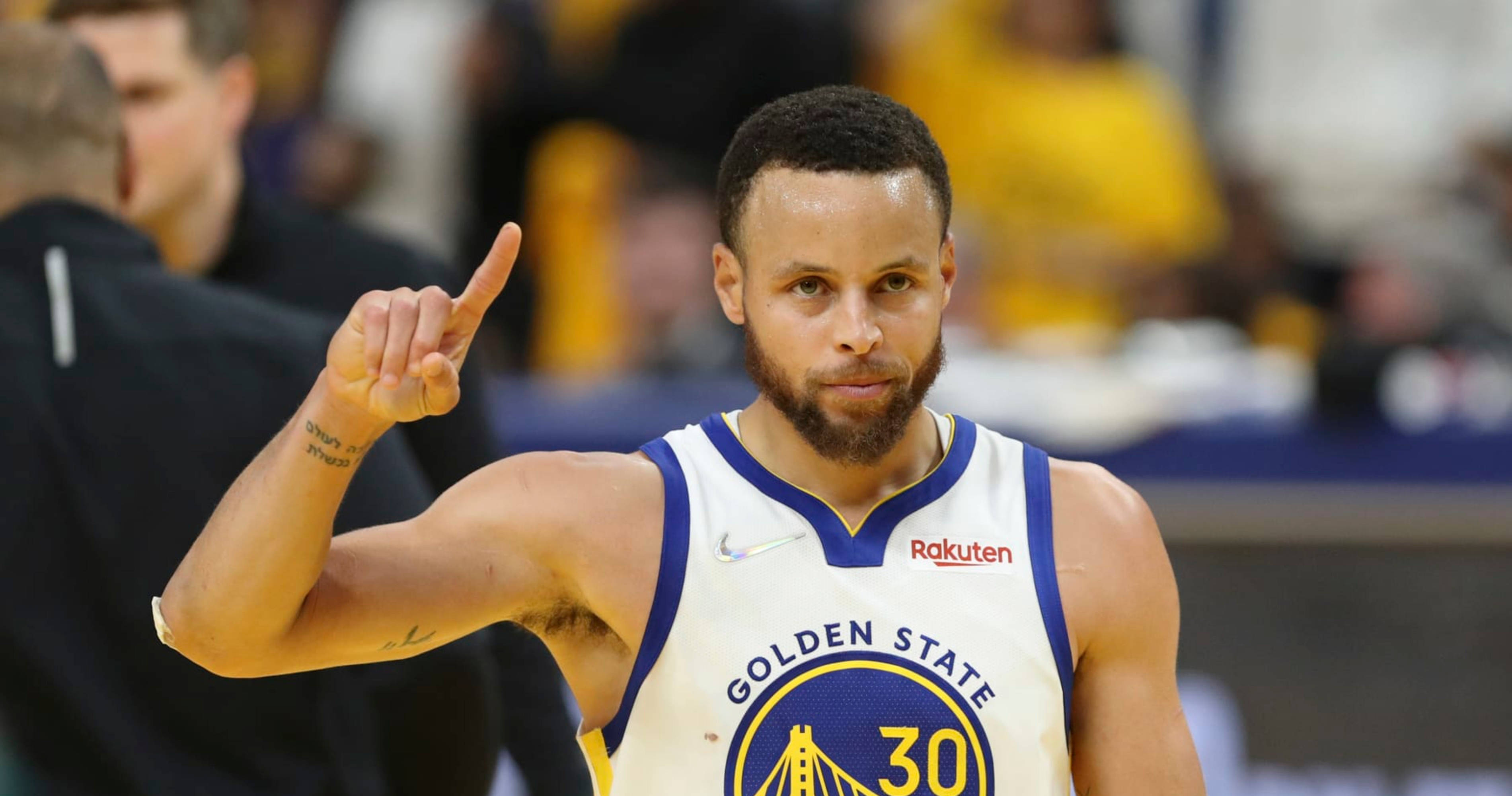 Steph Curry Wys Regterhand Opwaarts Muurpapier