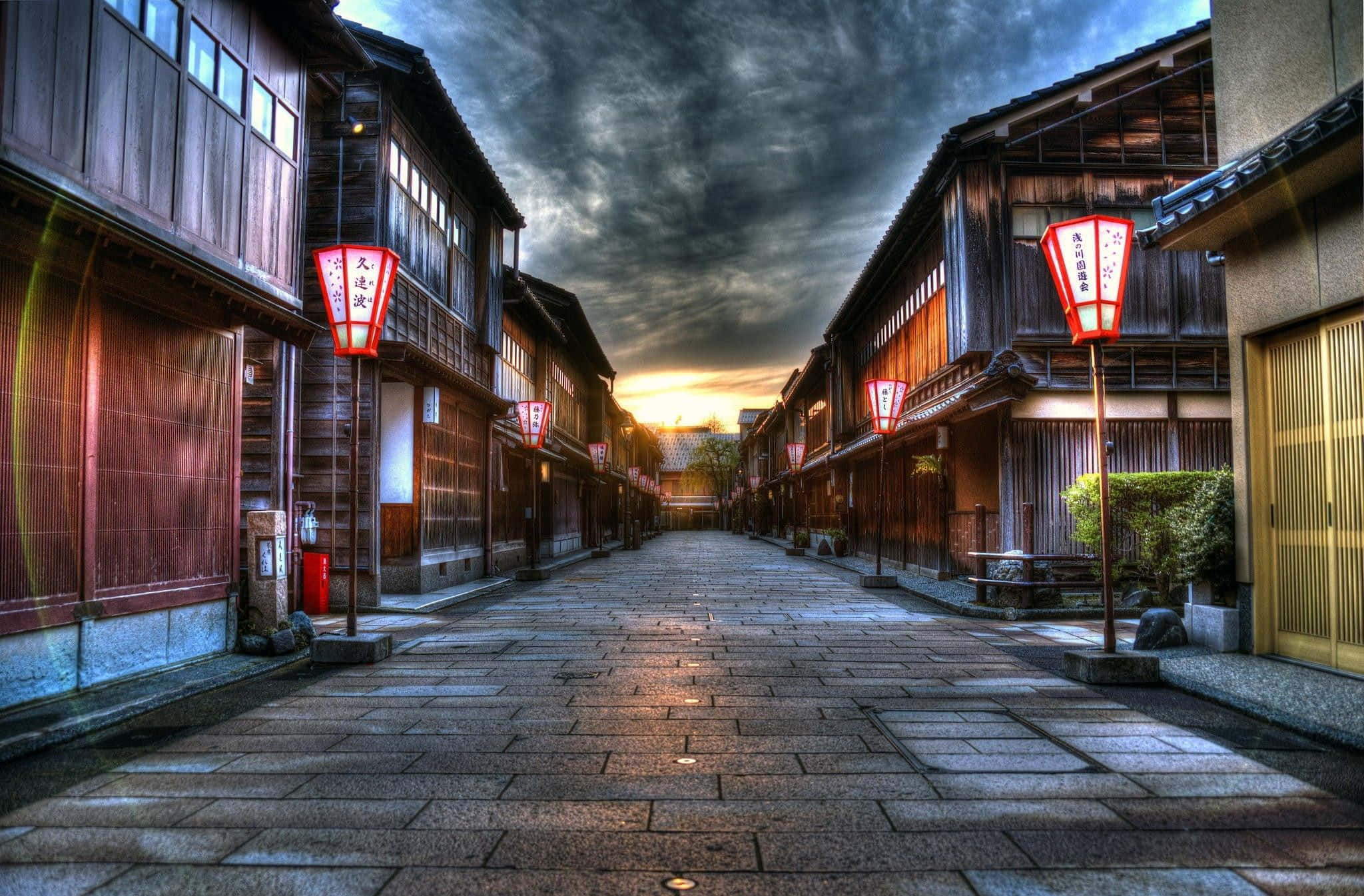 Straatlampe op die Pad Agtergrond in Japan Muurpapier