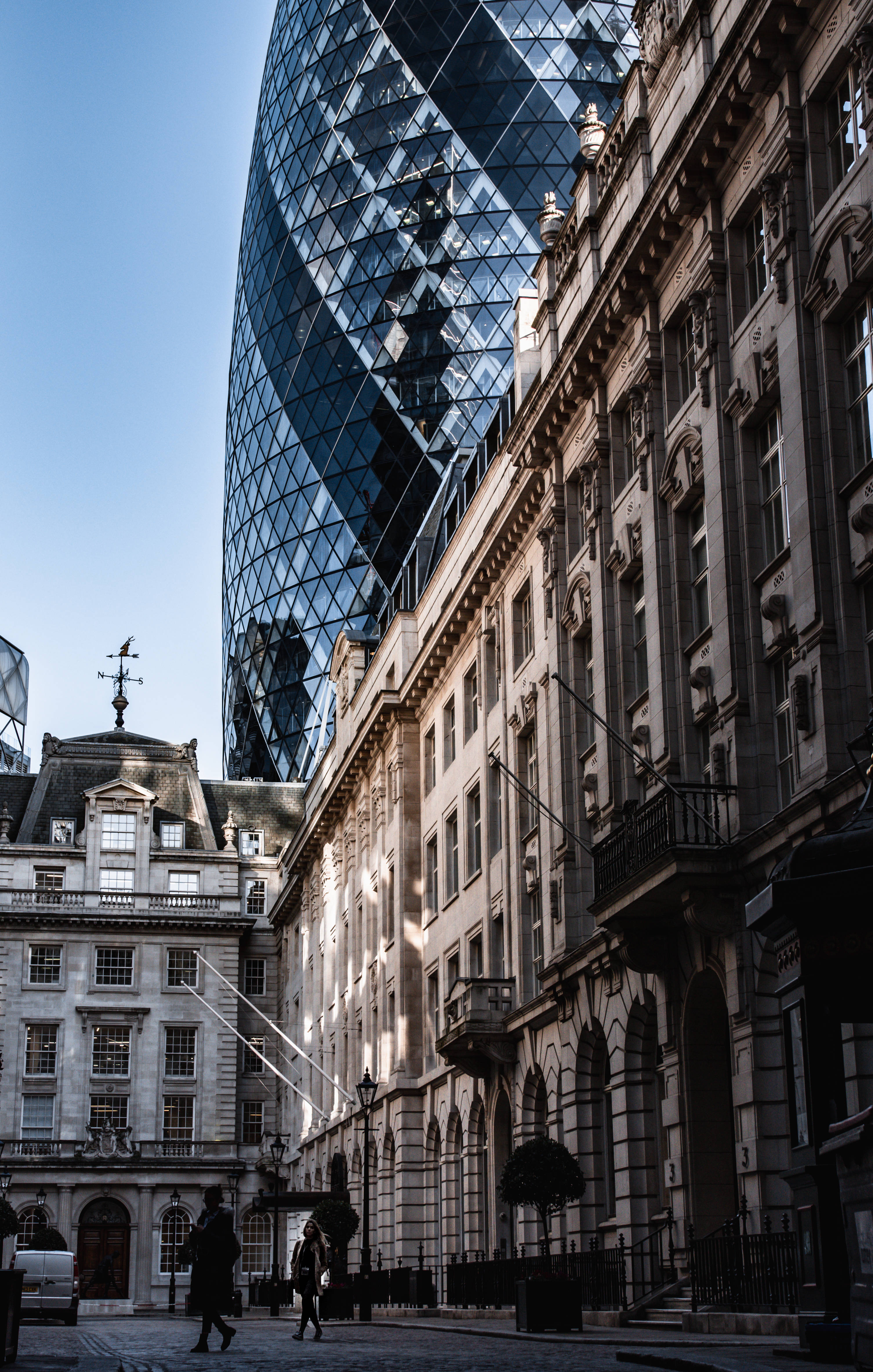 Strate Onder Die Gherkin Muurpapier