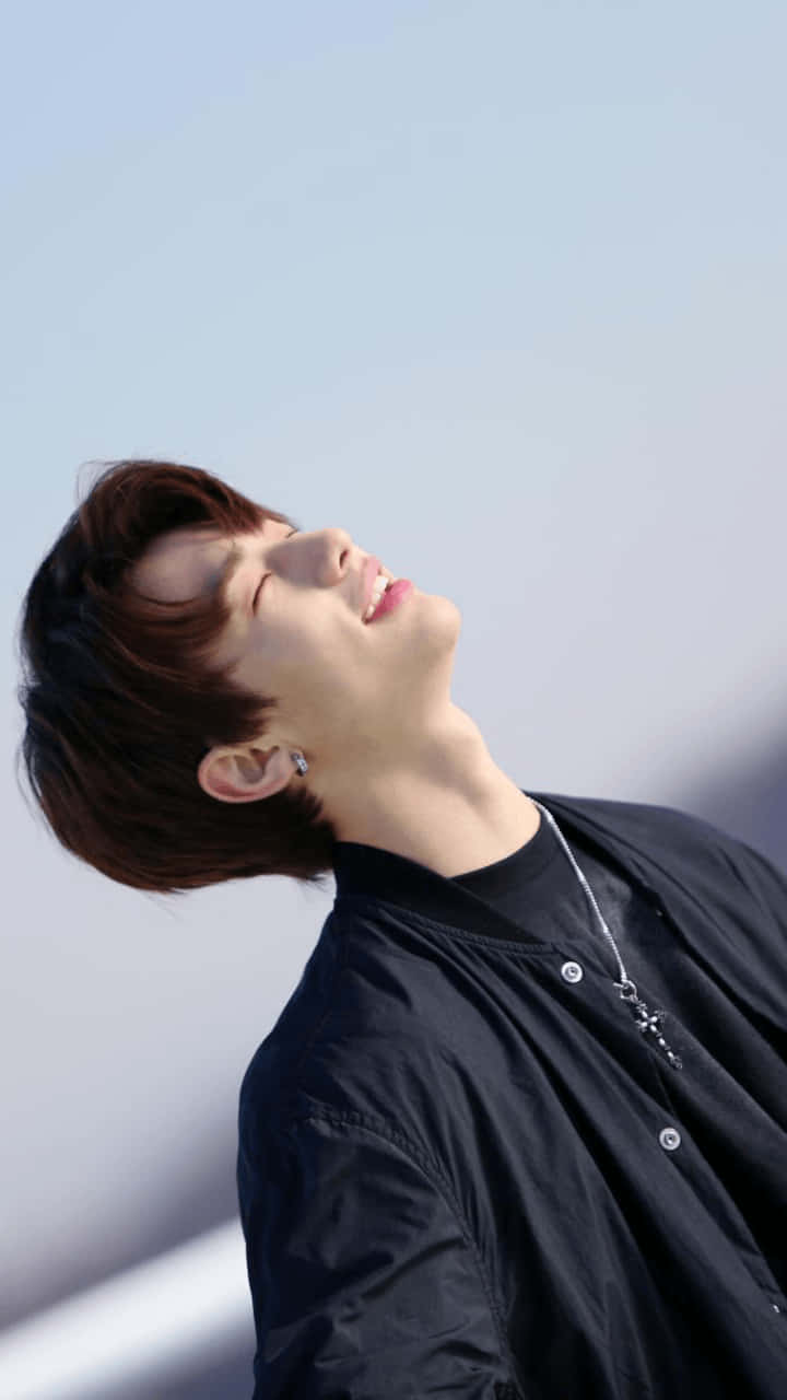 Suid-Koreaanse Rapper Hyunjin Toe Oë Muurpapier