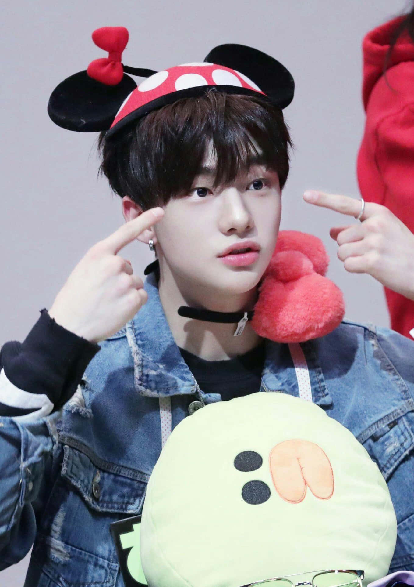 Suid-Koreaanse sanger Hyunjin Minnie Mous-hoed Muurpapier