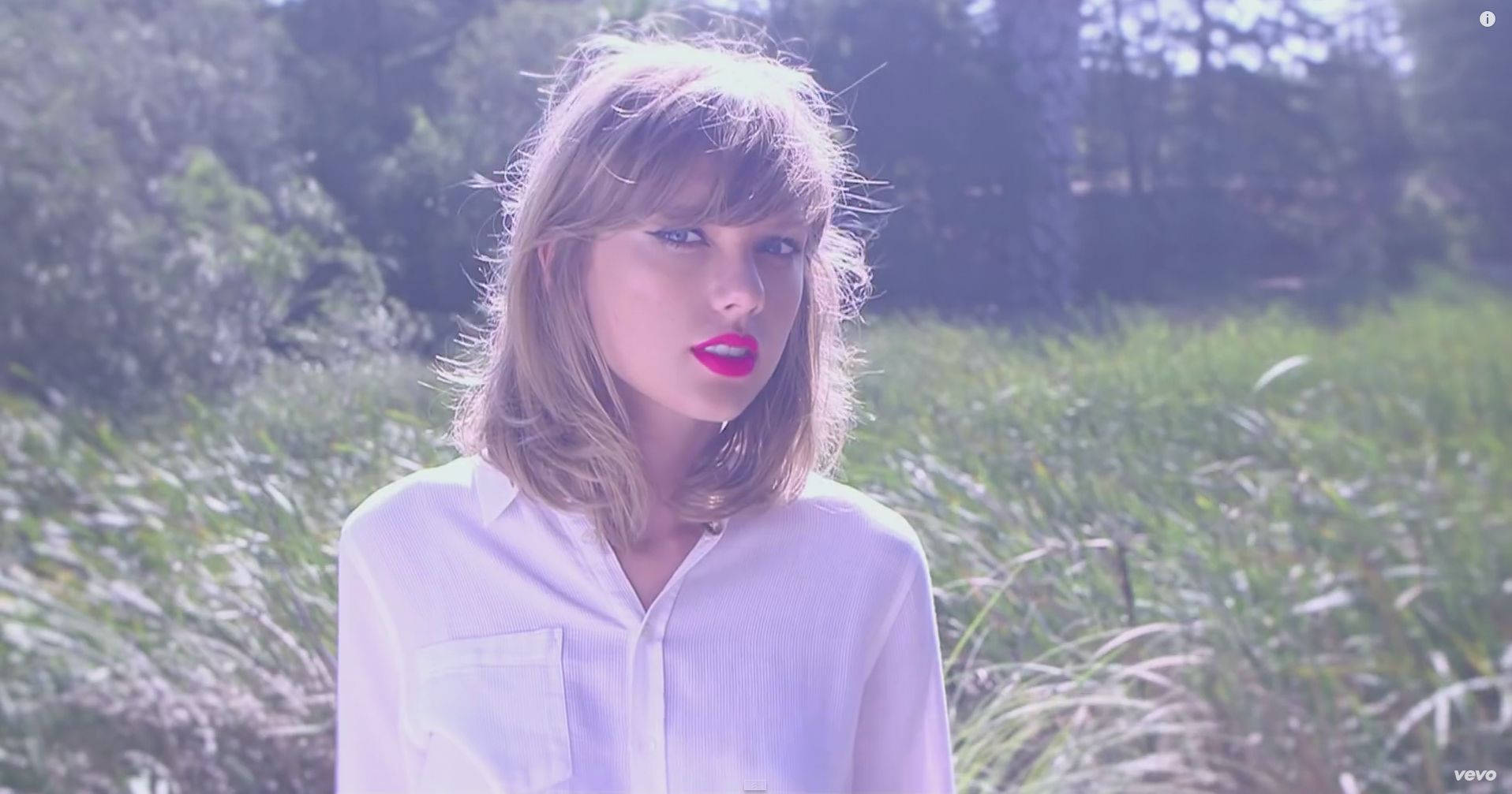 Wit engelagtige Taylor Swift muurpapier fotografie.