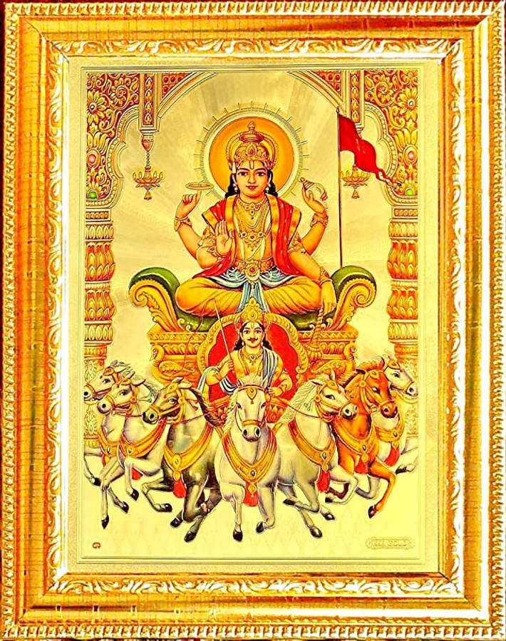 Surya Bhagwan met Goue Raam Muurpapier
