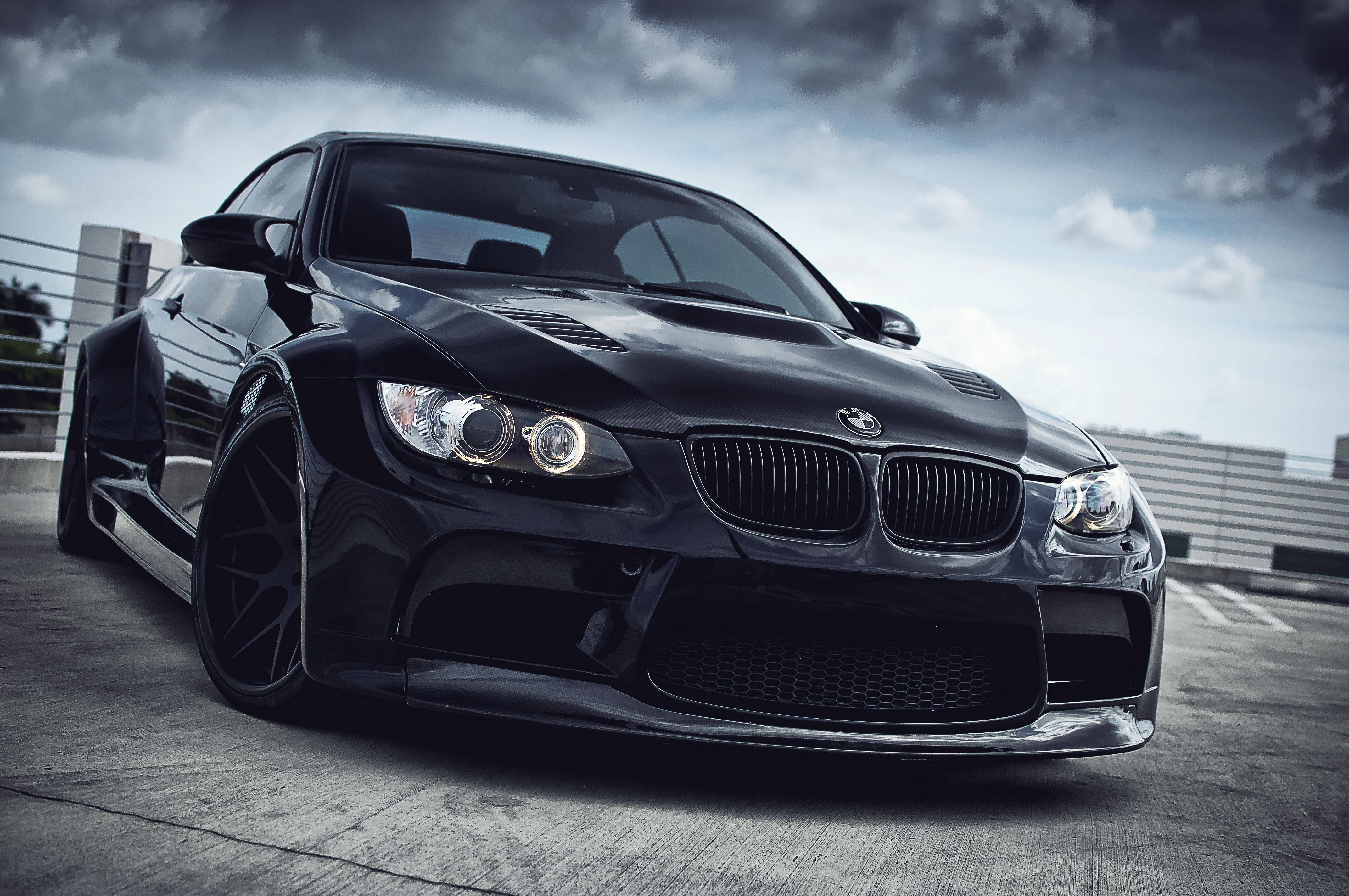 Swart BMW 4K Skootrekenaar Motor Muurpapier
