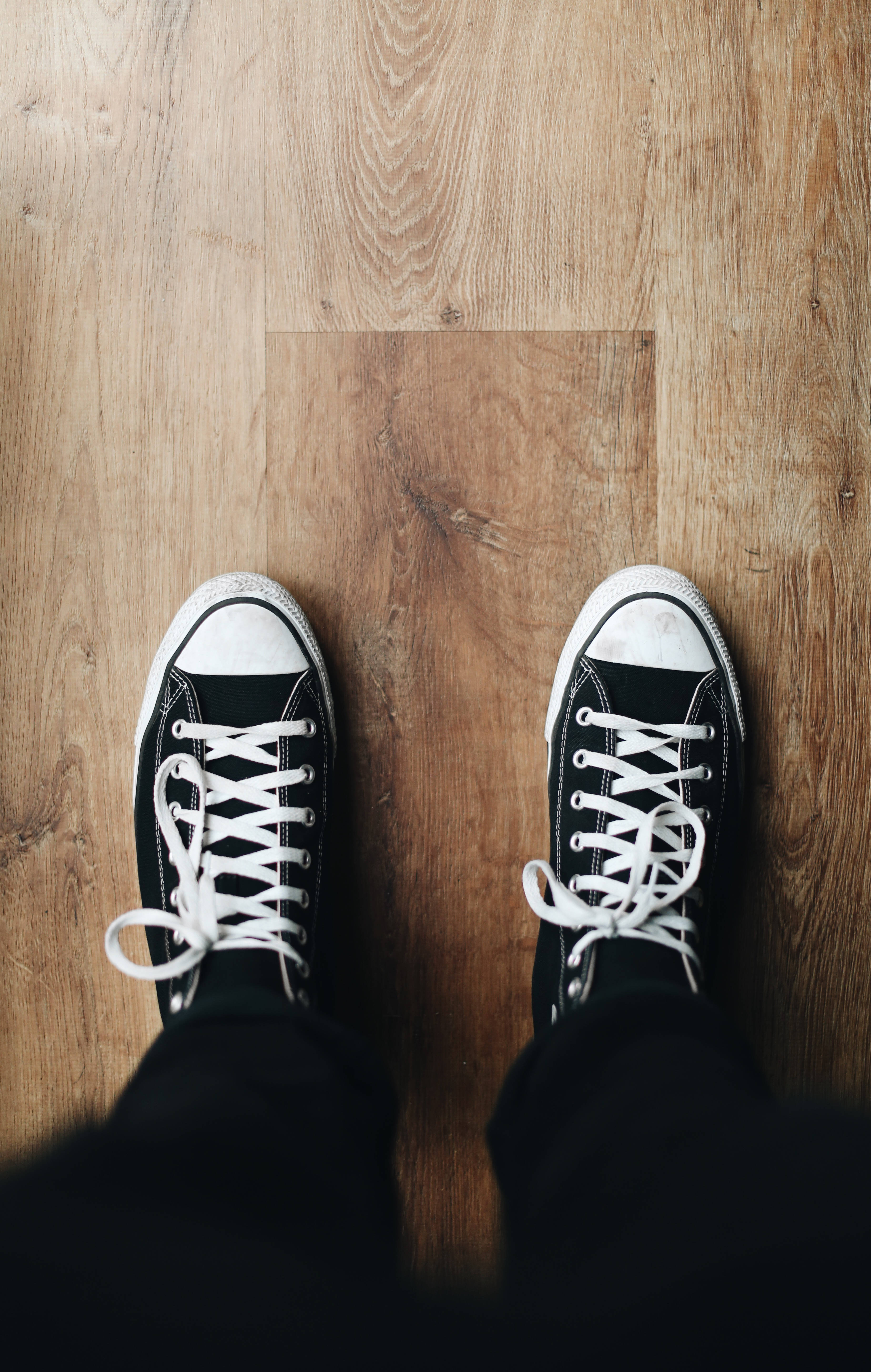 Swart Converse Sneakers Muurpapier