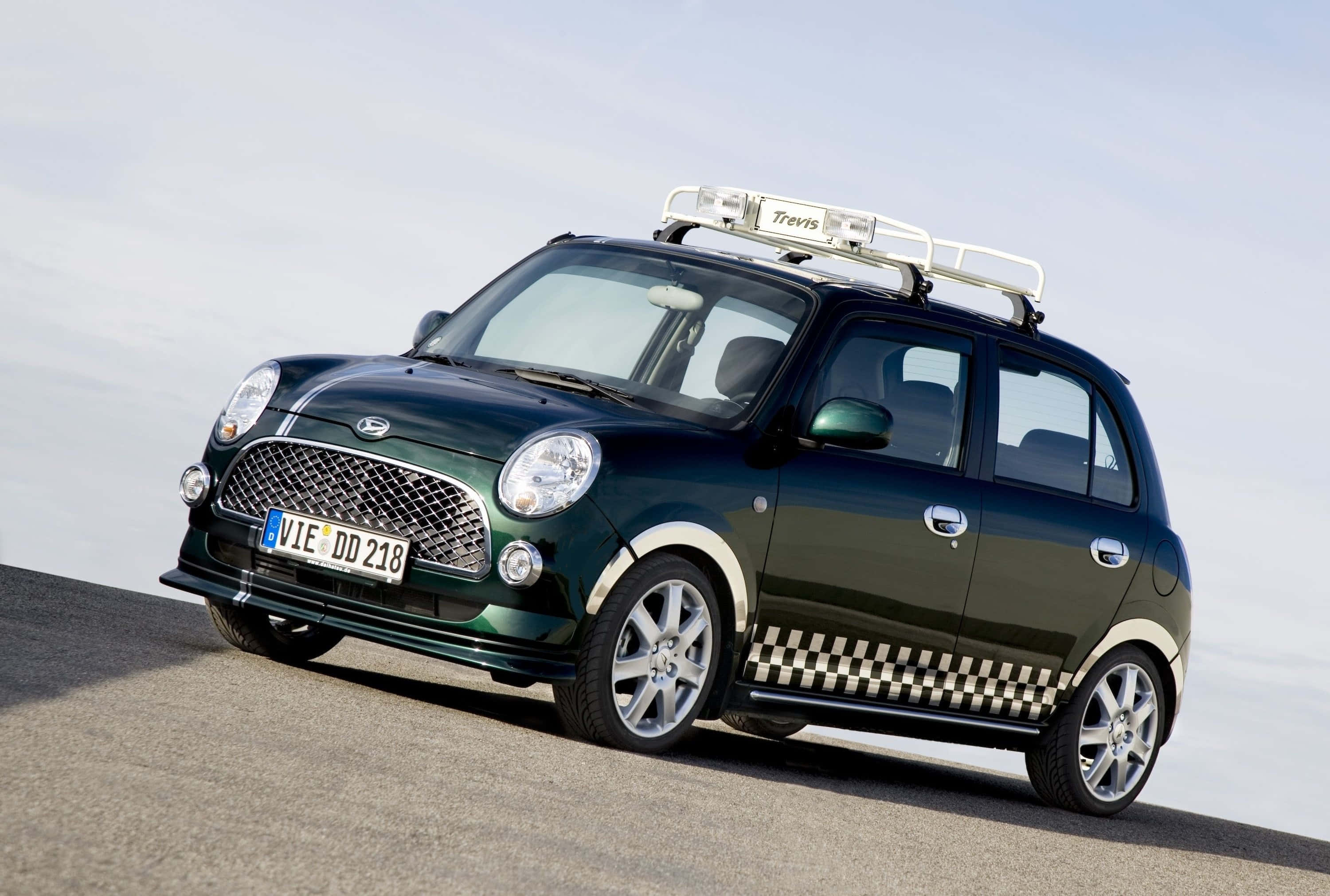 Swart en Sportiewe Daihatsu in Stedelike Omgewing Muurpapier