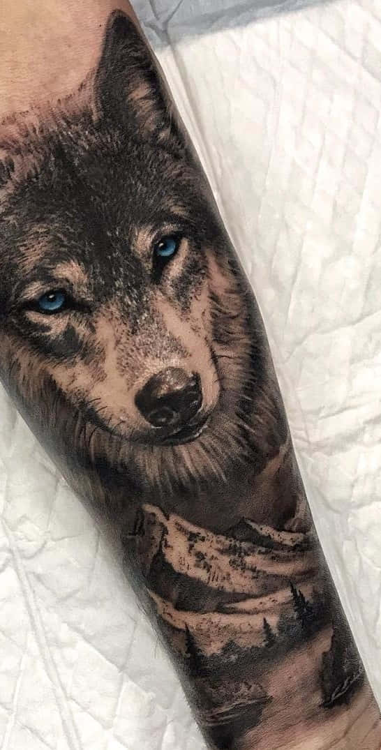 Tatoeëermerke Wolfberge Op Voorarm Foto's Muurpapier
