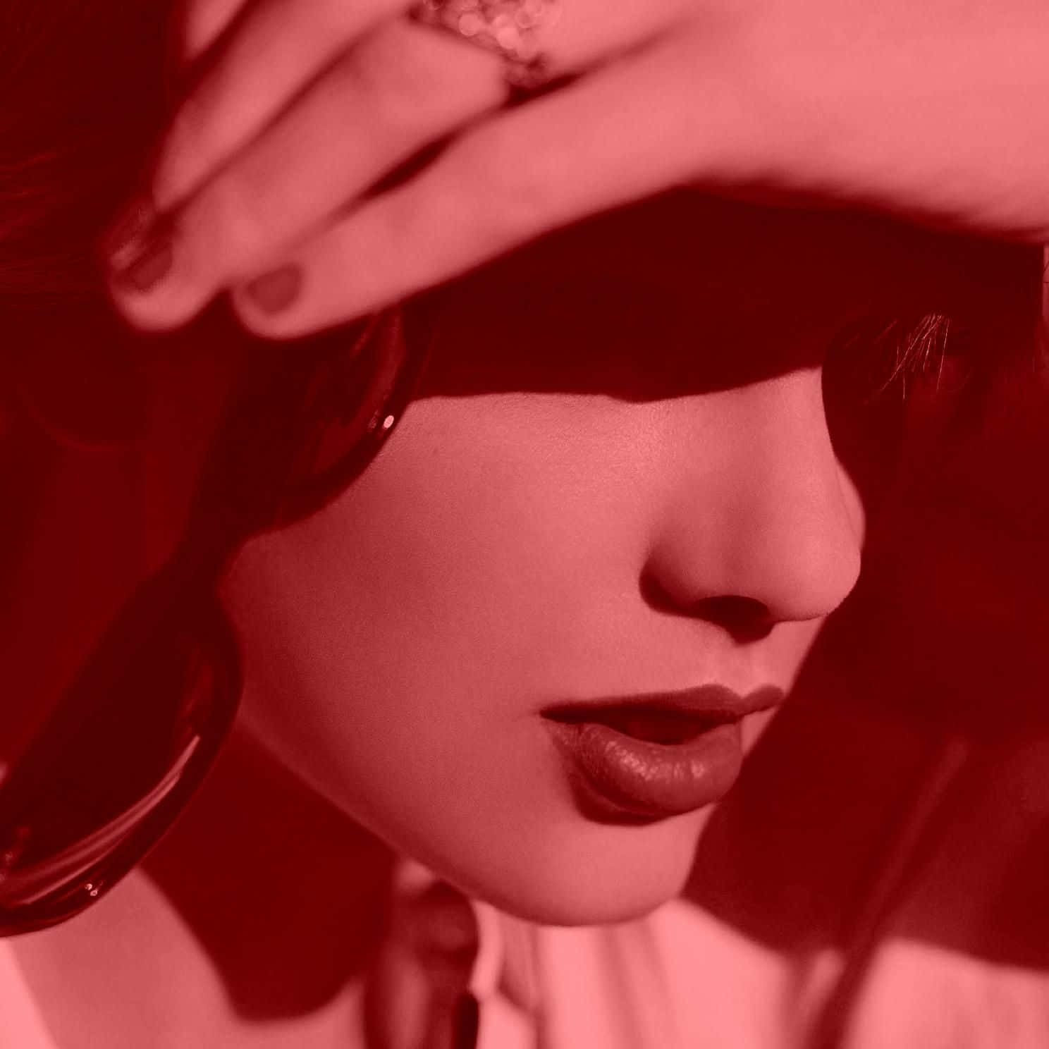 Taylor Swift deel die voorbladkuns vir haar herbewerkte album, “Red Taylor’s Version.” Muurpapier