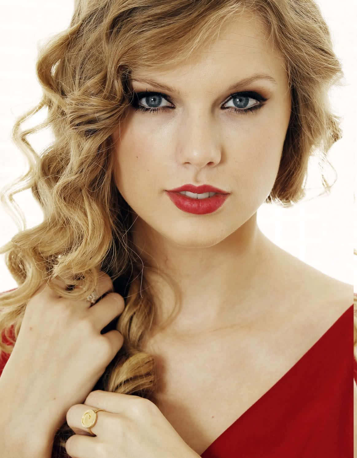 Taylor Swift lyk pragtig in haar blou rok Muurpapier