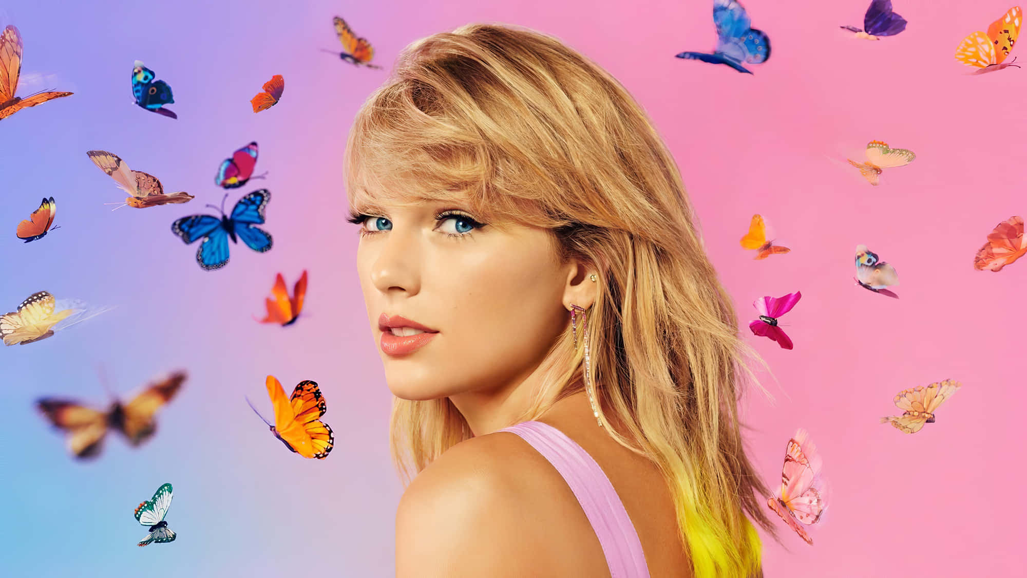 Taylor Swift met Skoenlappers Agtergrond Muurpapier