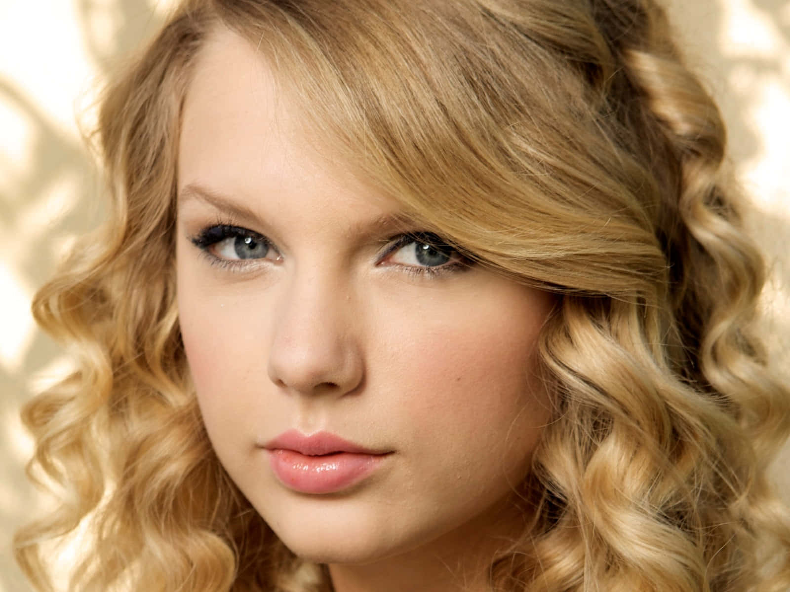 Taylor Swift pragtig en sterk Muurpapier