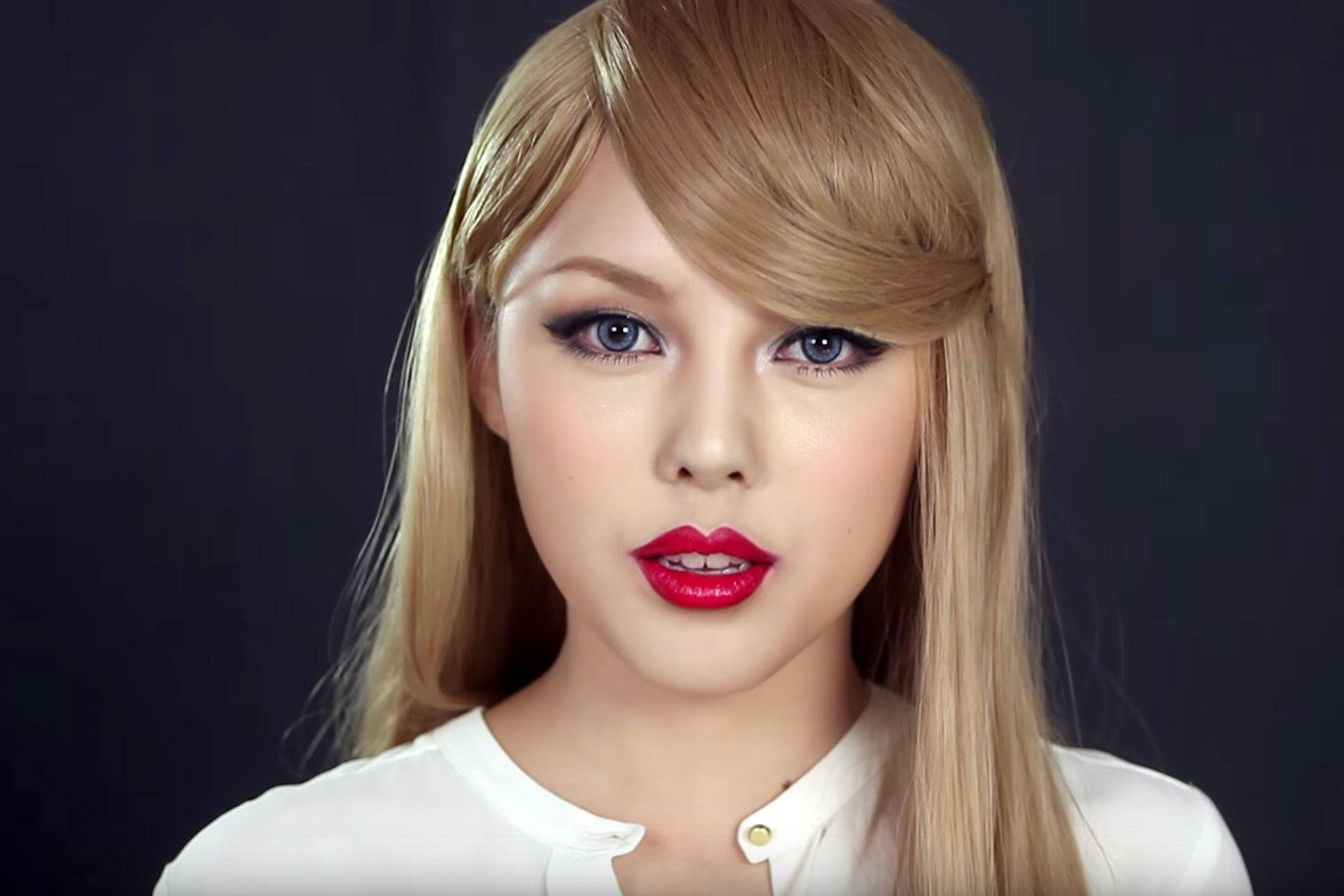 Taylor Swift reguit hare en perfekte rooi lippe agtergrond. — Taylor Swift Muurpapier