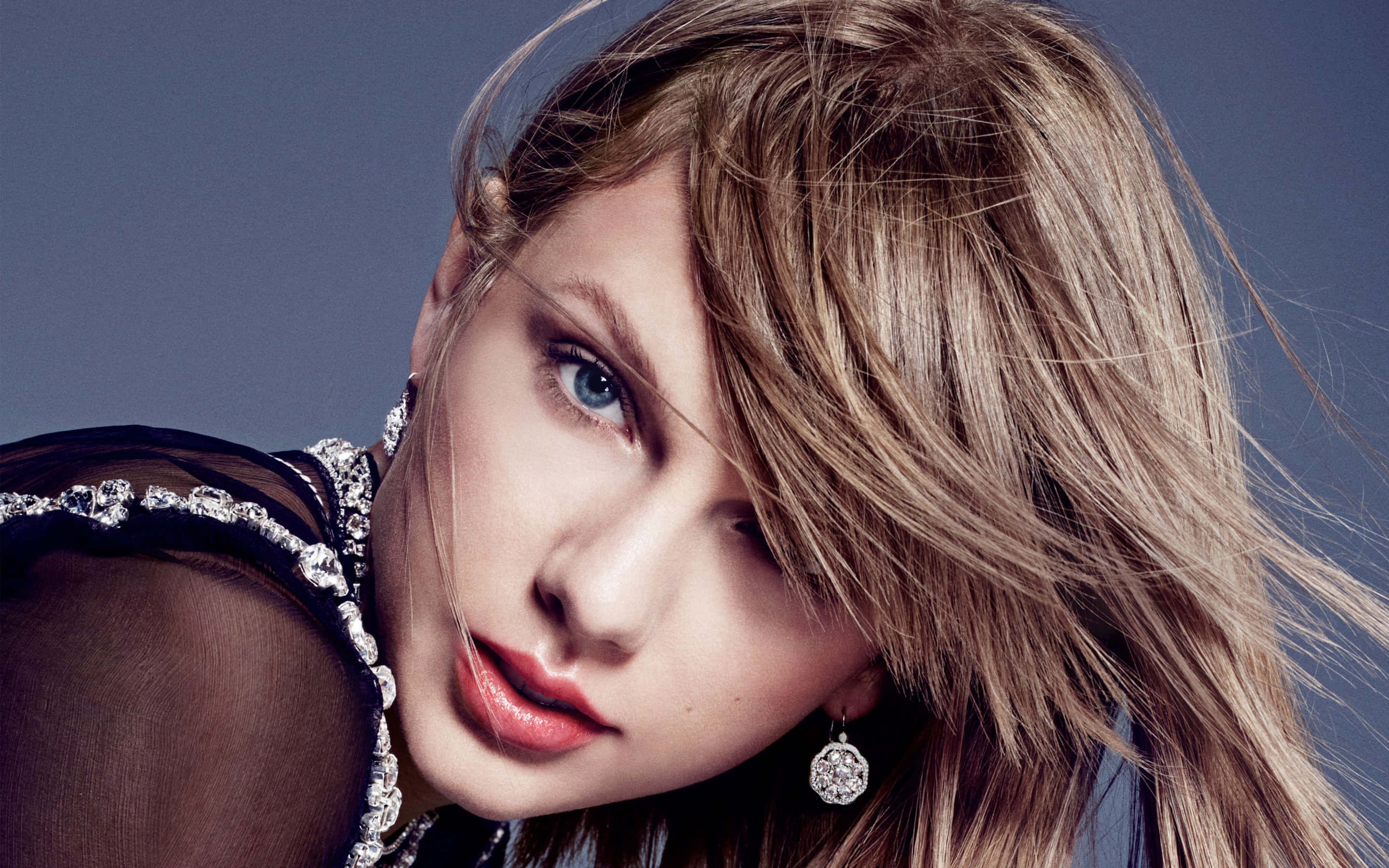 Taylor Swift stap die aanloopbaan, en leef haar eie persoonlike modeskou uit Muurpapier
