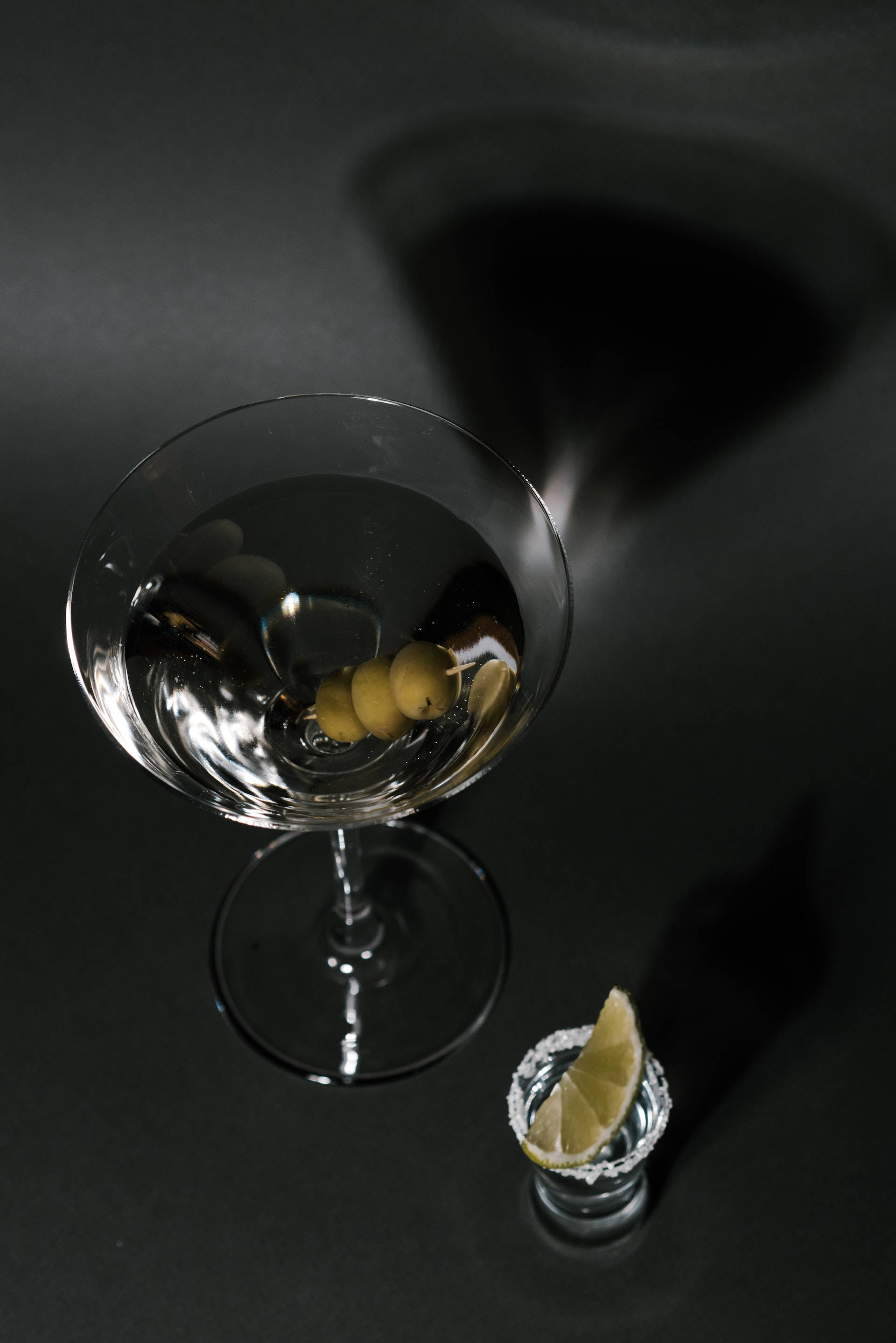 Tequila Martini met Olywe en Suurlemoenskyf Muurpapier