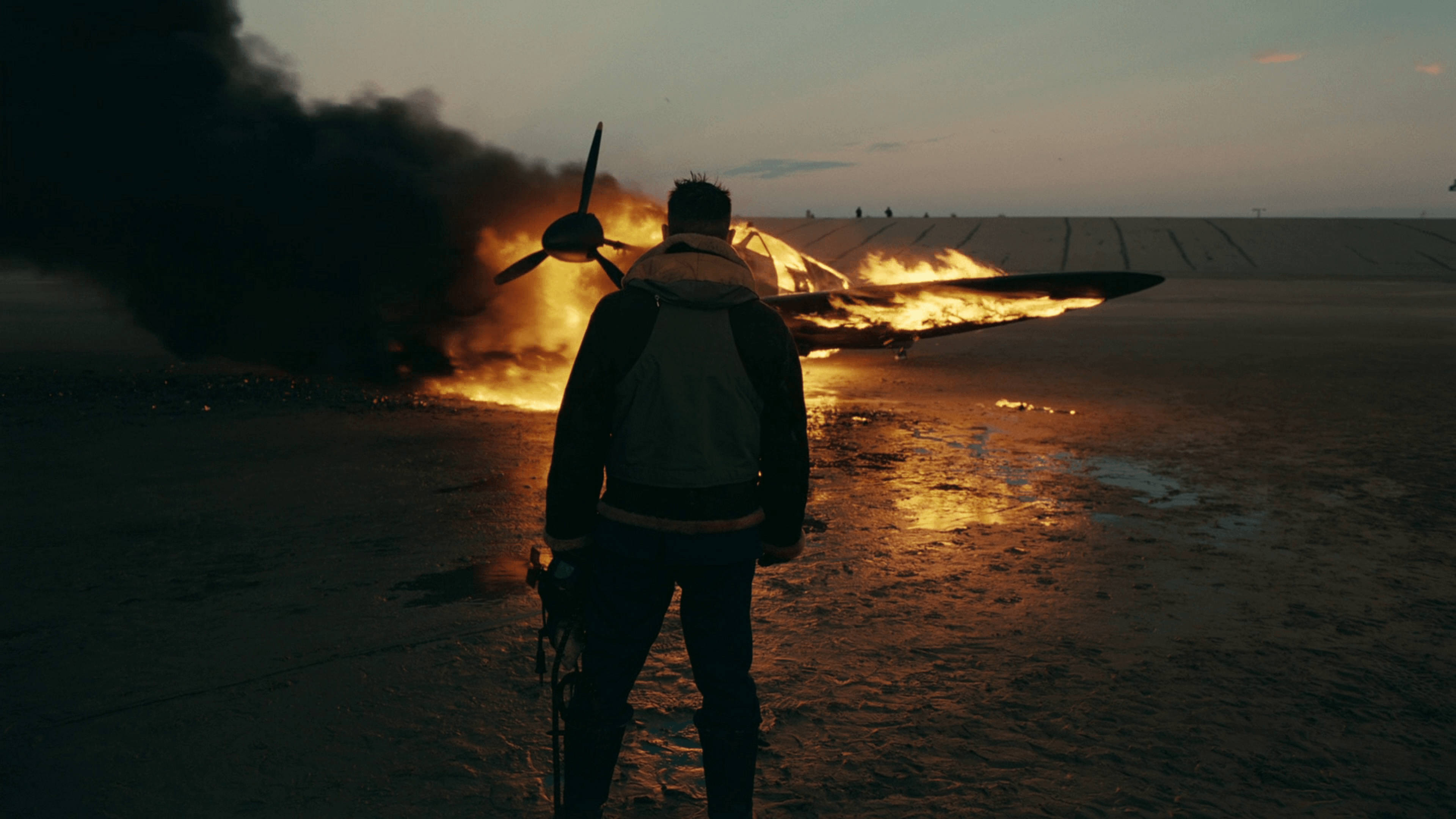 Tom Hardy speel in die epiese WOII-drama, Dunkirk. Muurpapier