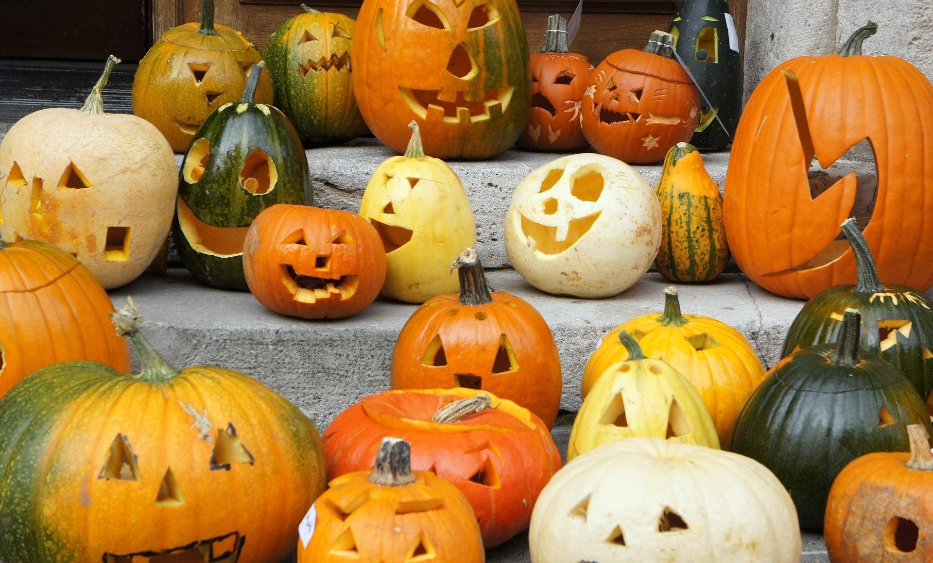 Trick-or-treating het nou net gruser geword met hierdie grusame herfsversiering! Muurpapier