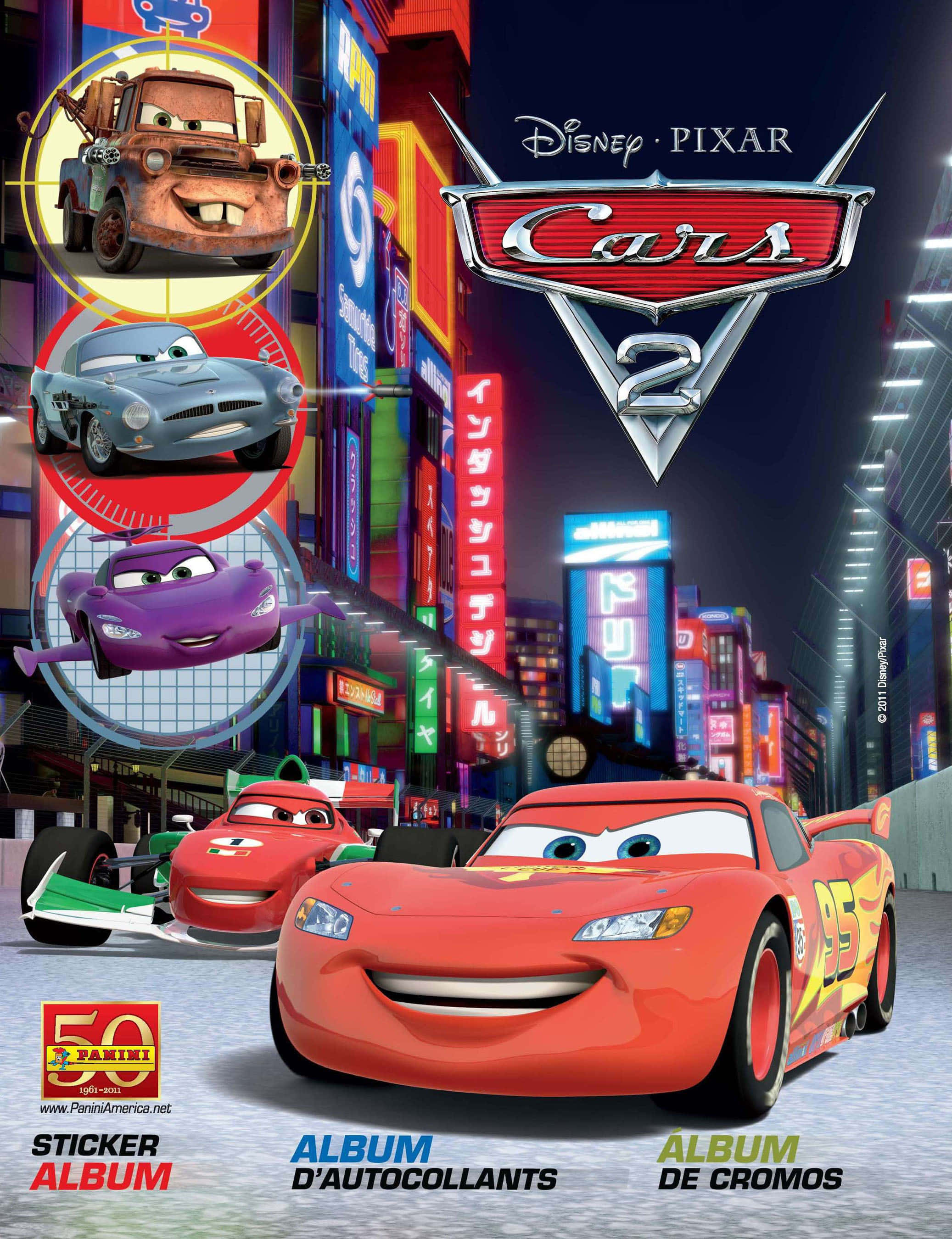 Turbo-aangedrewe Prestasie - Lightning McQueen Jaag Rondom die Baan in Cars 2! Muurpapier