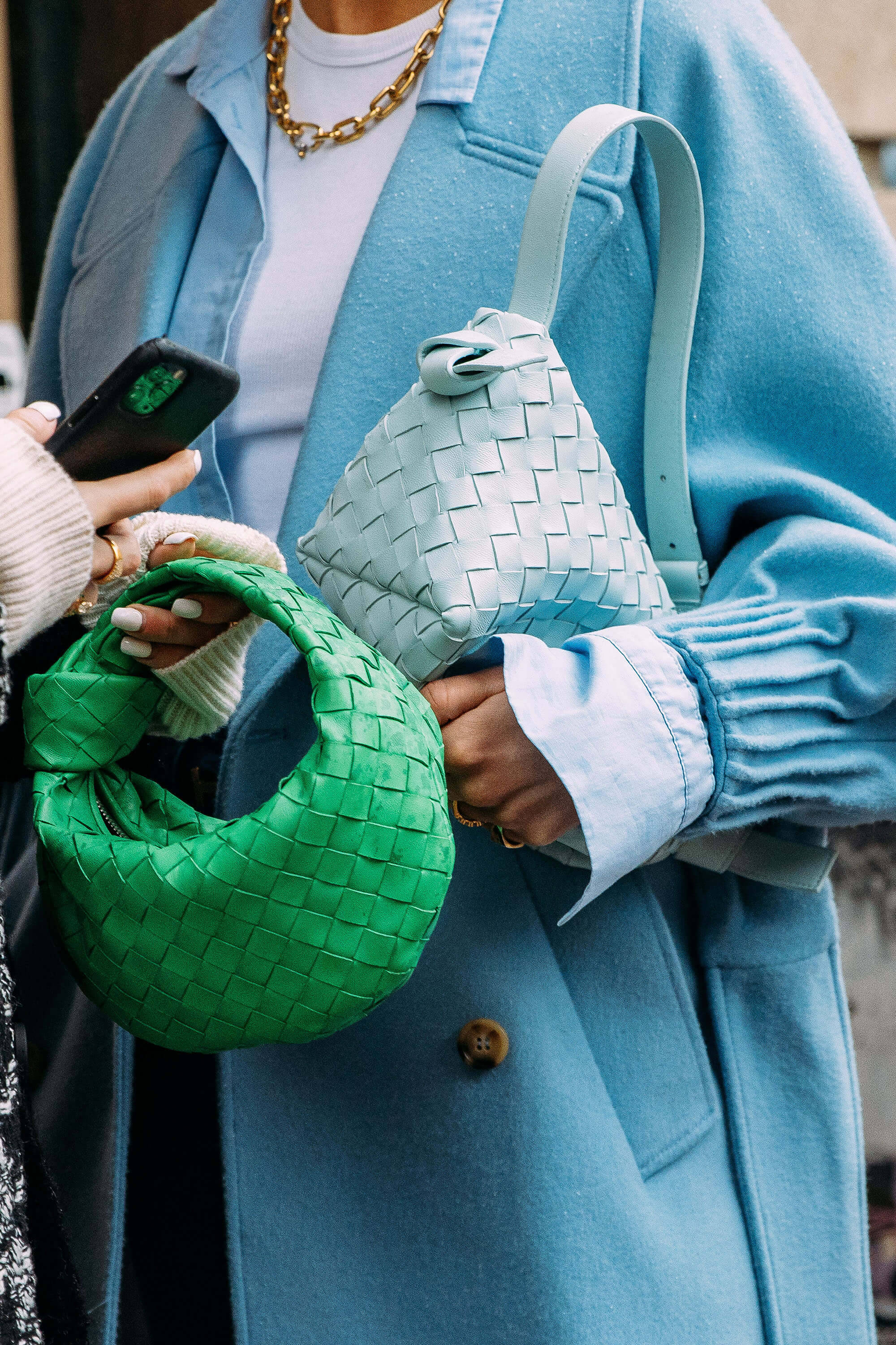 Twee Bottega Veneta-sakke Muurpapier