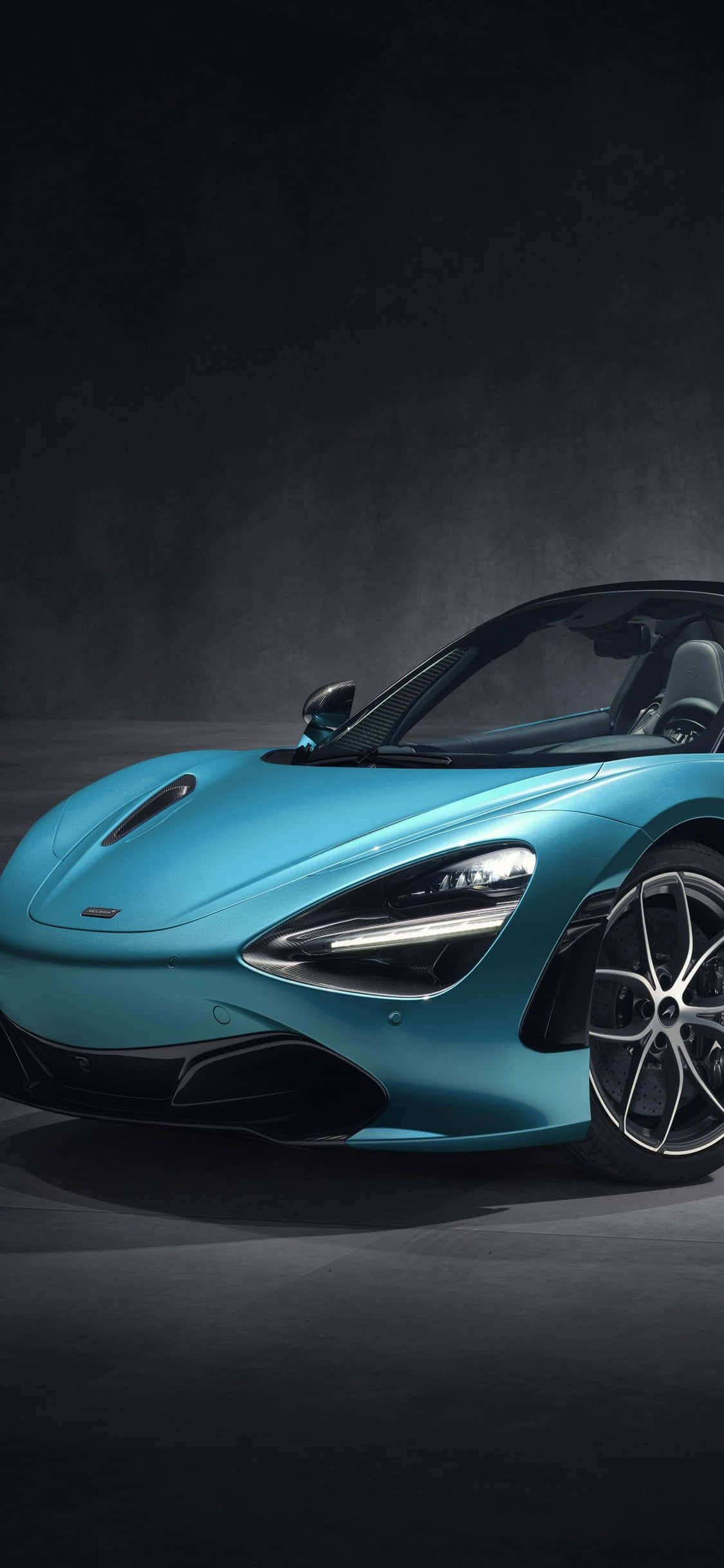 Twee ikone van spoed en werkverrigting, die iPhone Xs en die Mclaren 720s Muurpapier