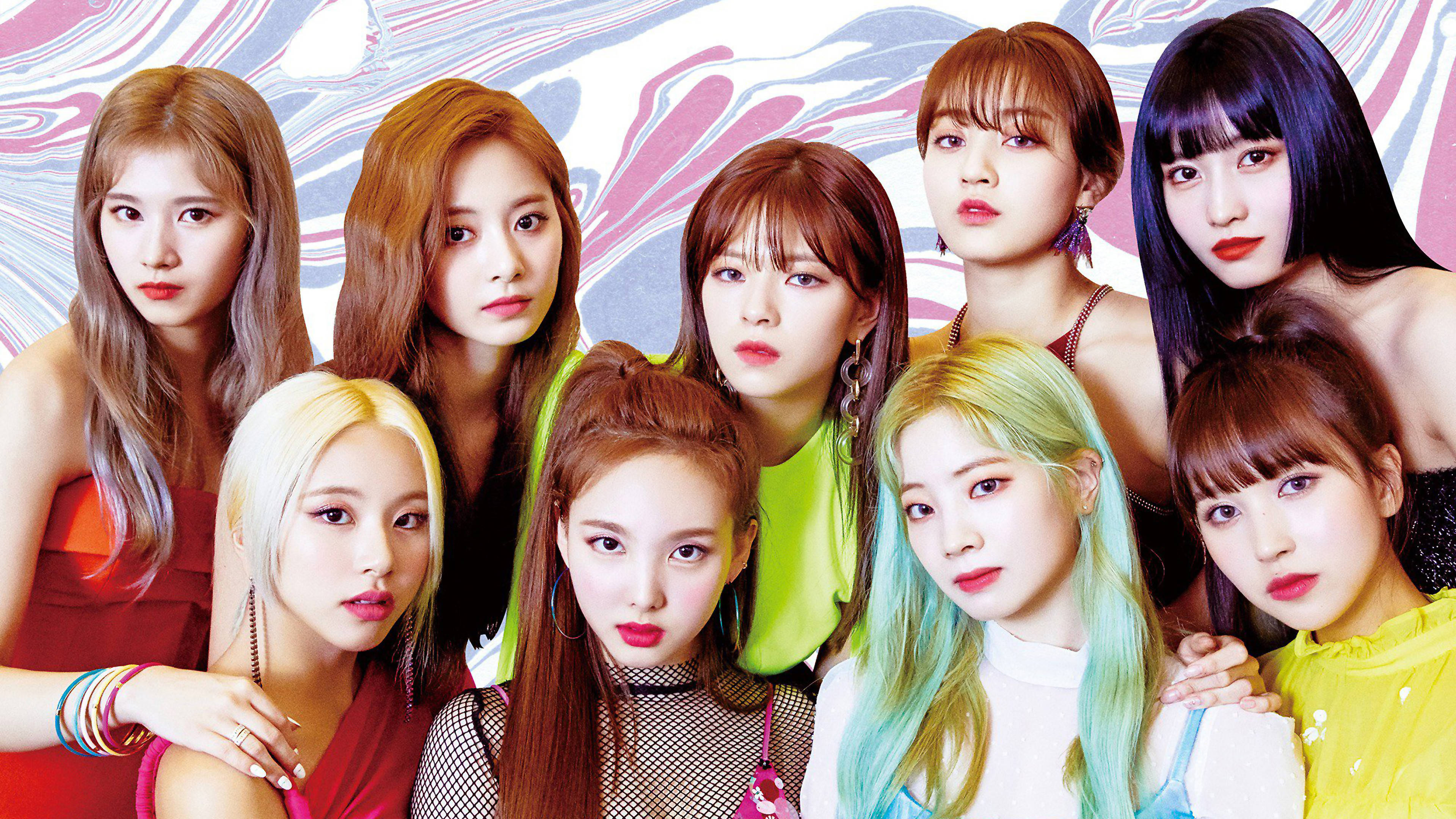 Twice 4K op Abstrakte Agtergrond Muurpapier