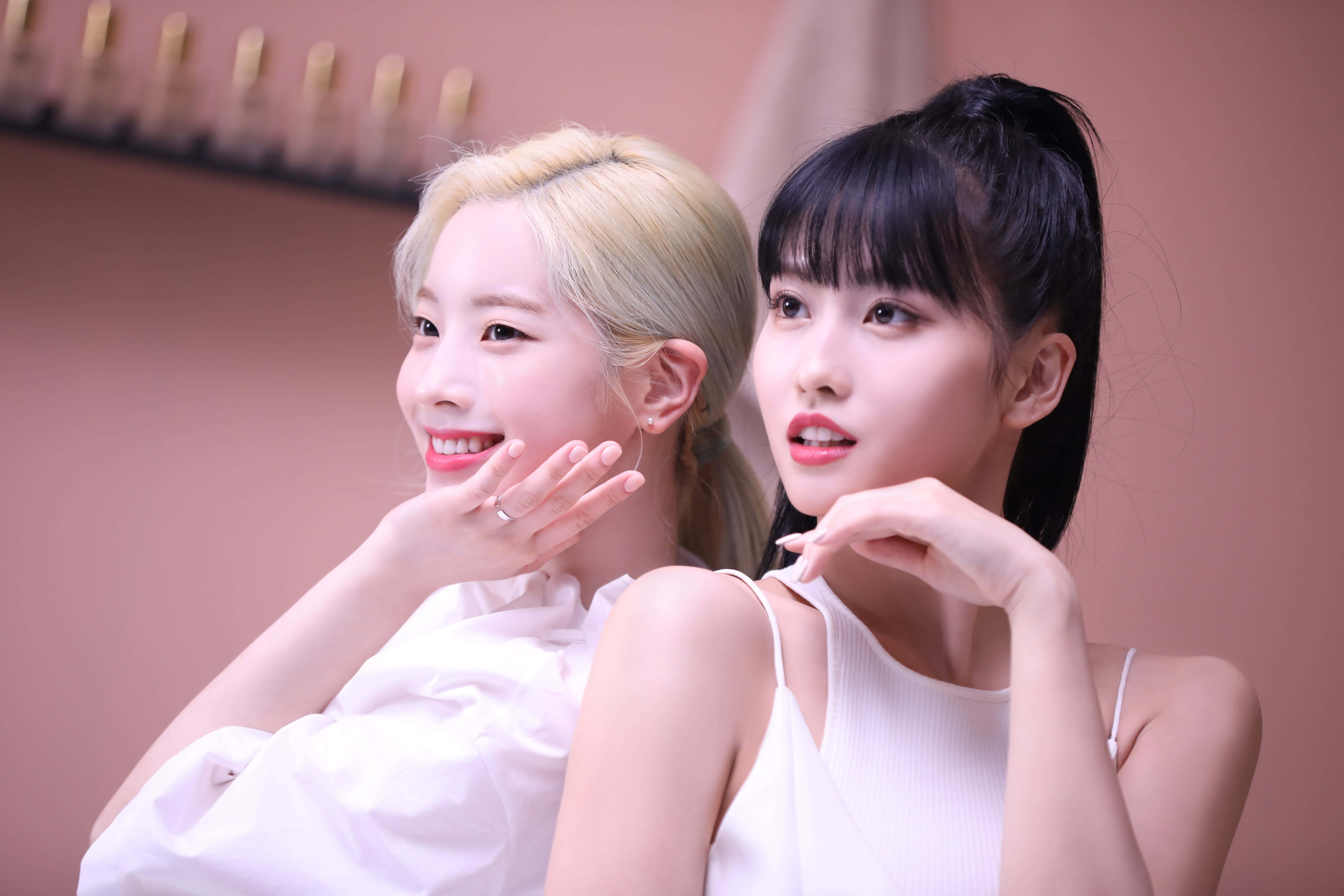 TWICE se Betowerende Groepsfoto Muurpapier