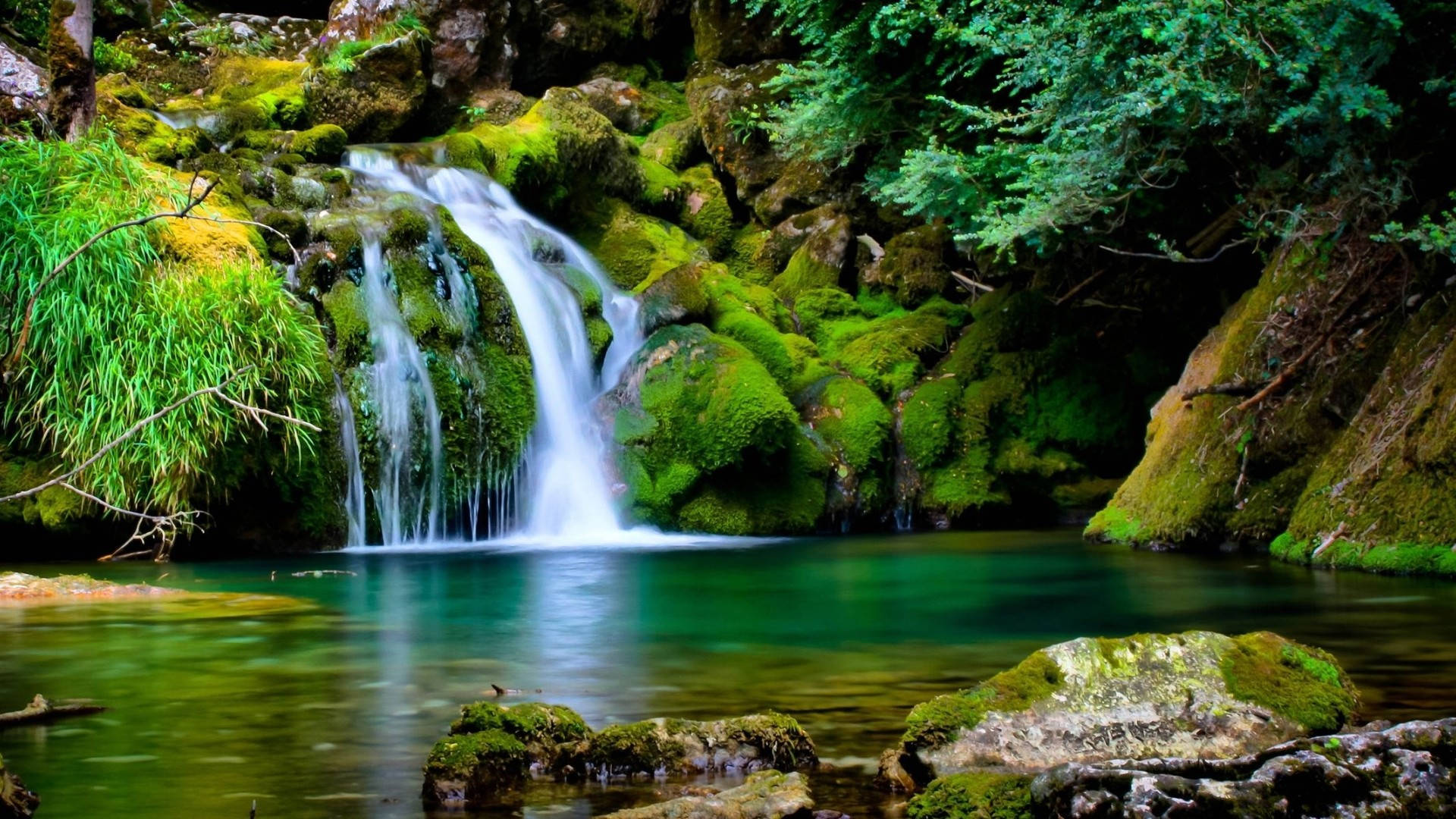 Unieke Waterval Agtergrond vir Skootrekenaar