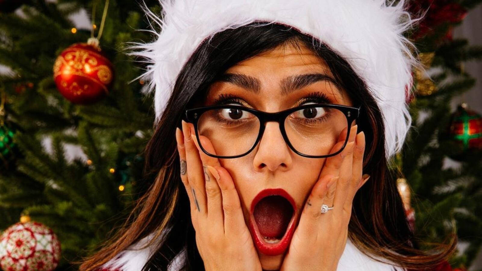 Verbaasde Mia Khalifa Foto Muurpapier