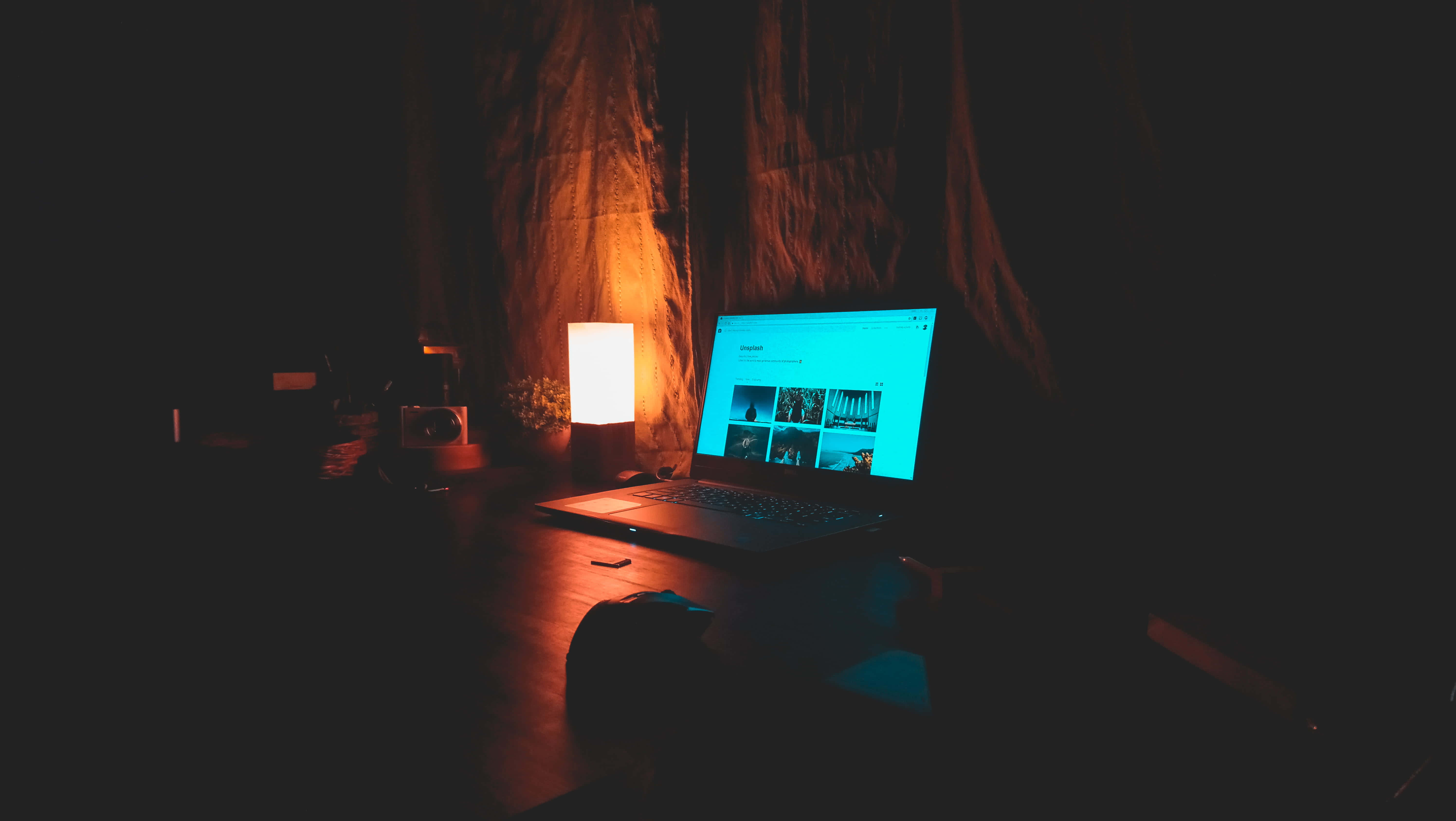 Verhelder jou dag met hierdie koel estetika Muurpapier