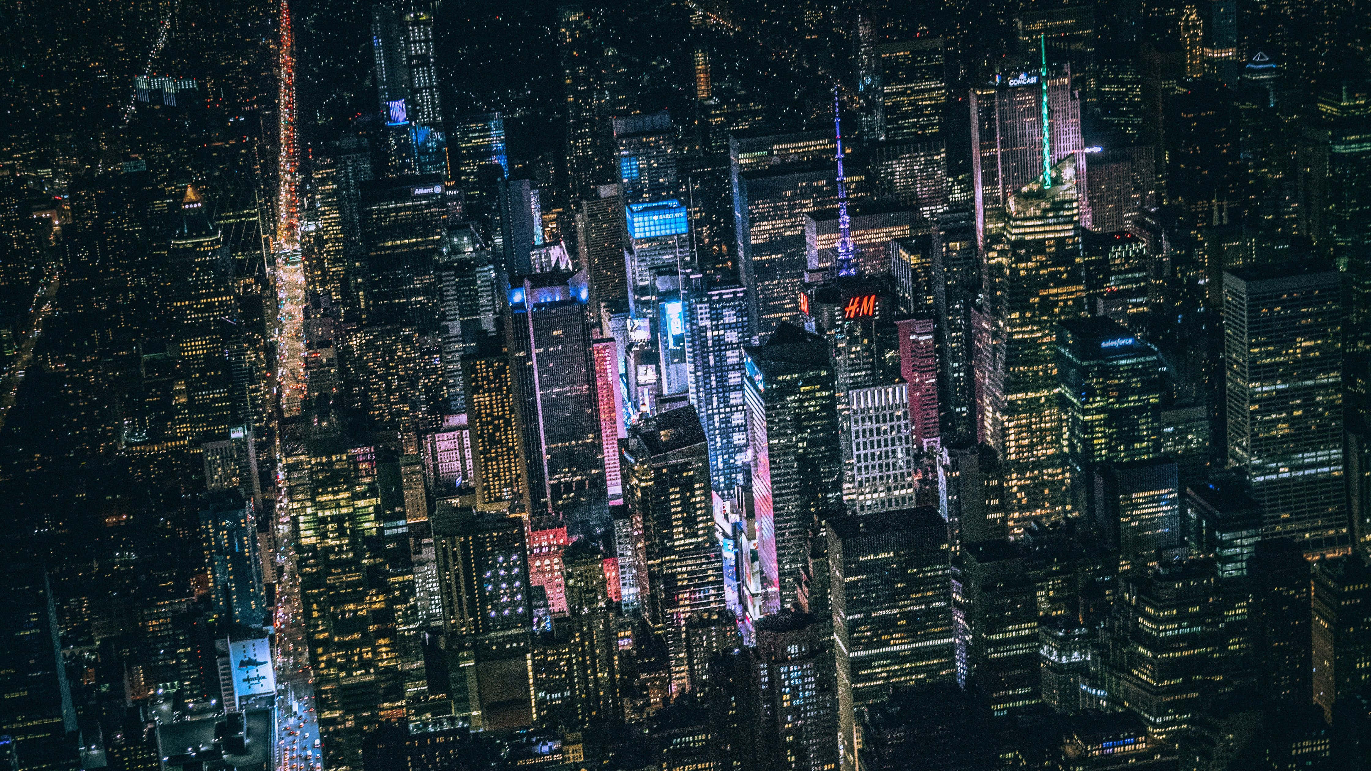 Verken die ingewikkelde dieptes van Dark City Muurpapier